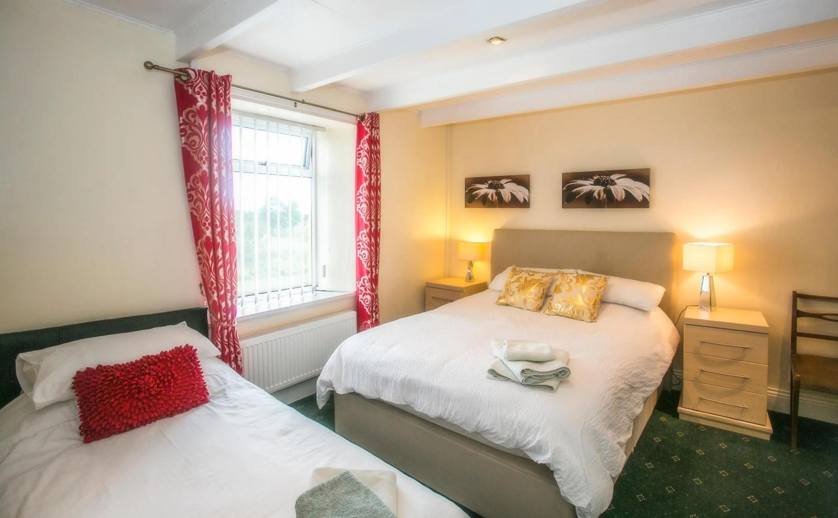 Photo of the whole room, Bed in The Brown Horse Hotel