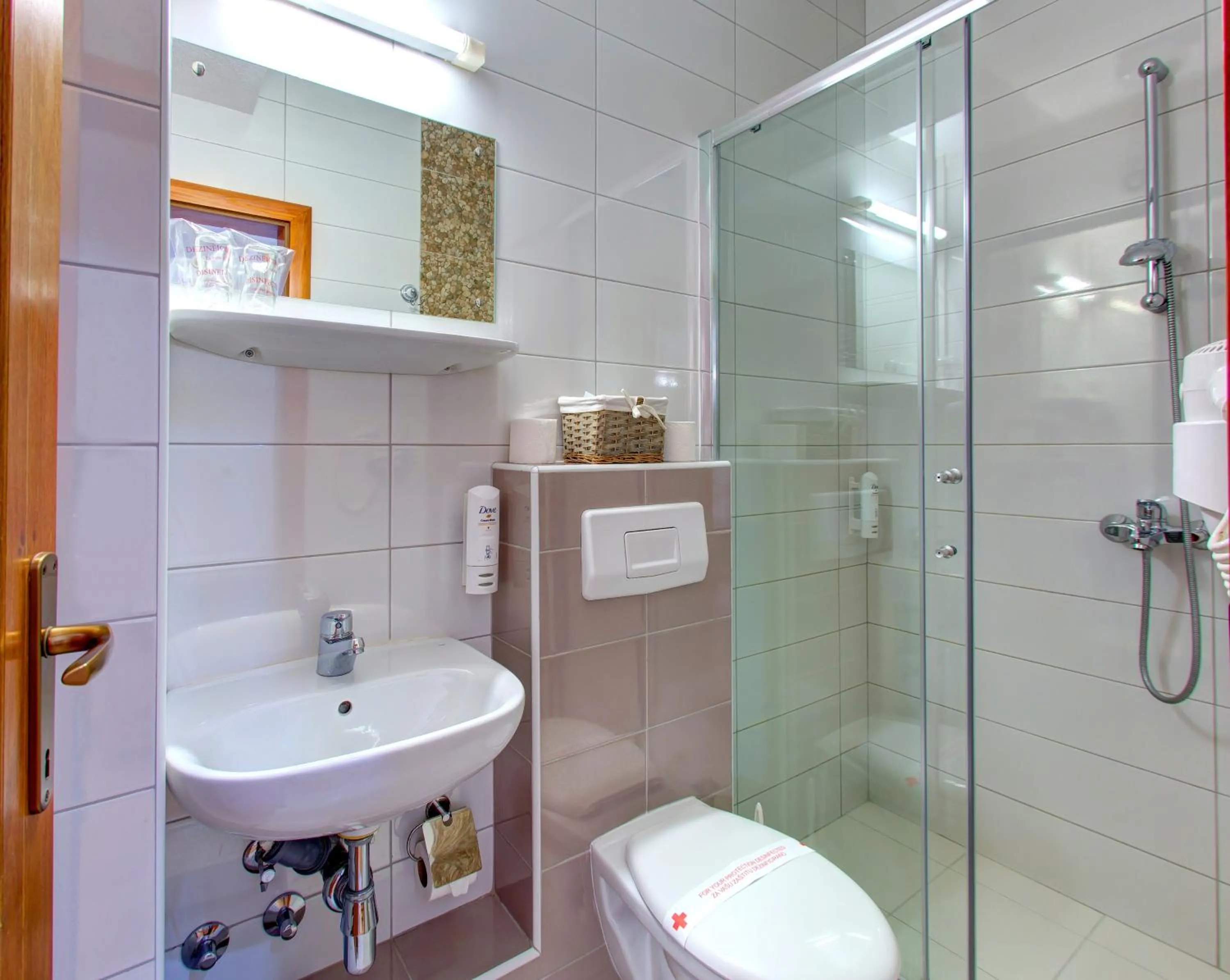 Shower in Hotel Almira