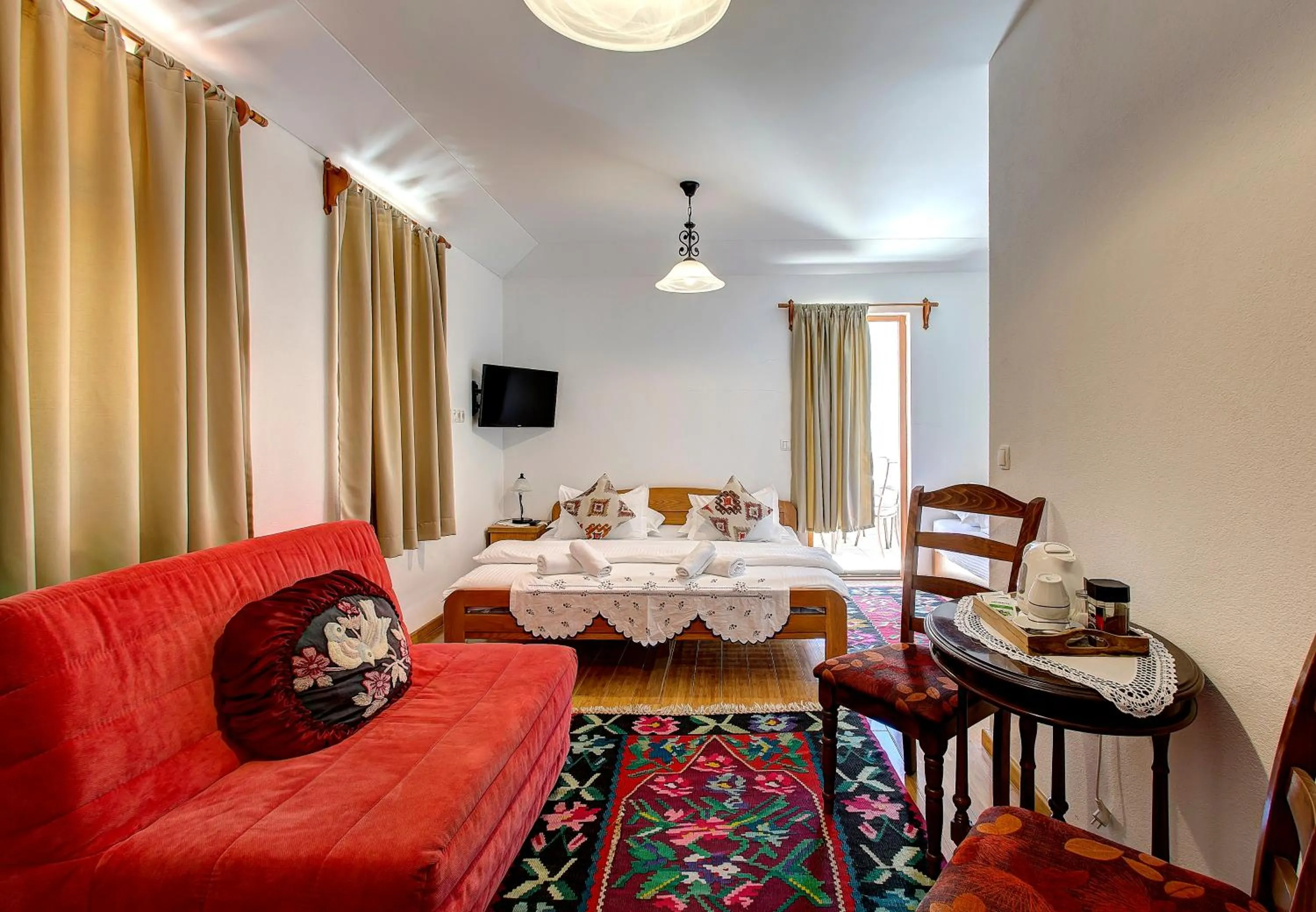 Communal lounge/ TV room, Bed in Hotel Almira