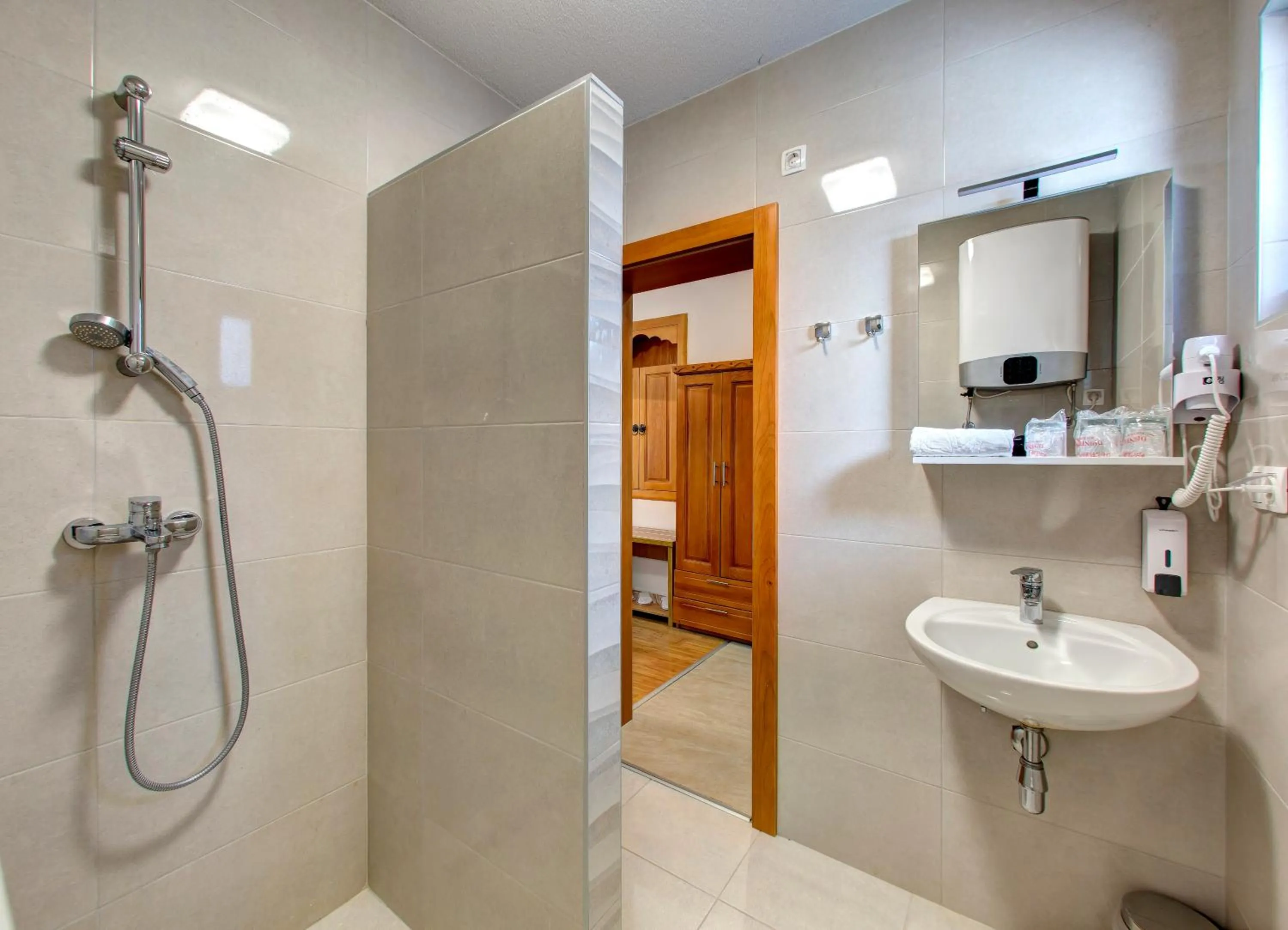 Shower in Hotel Almira