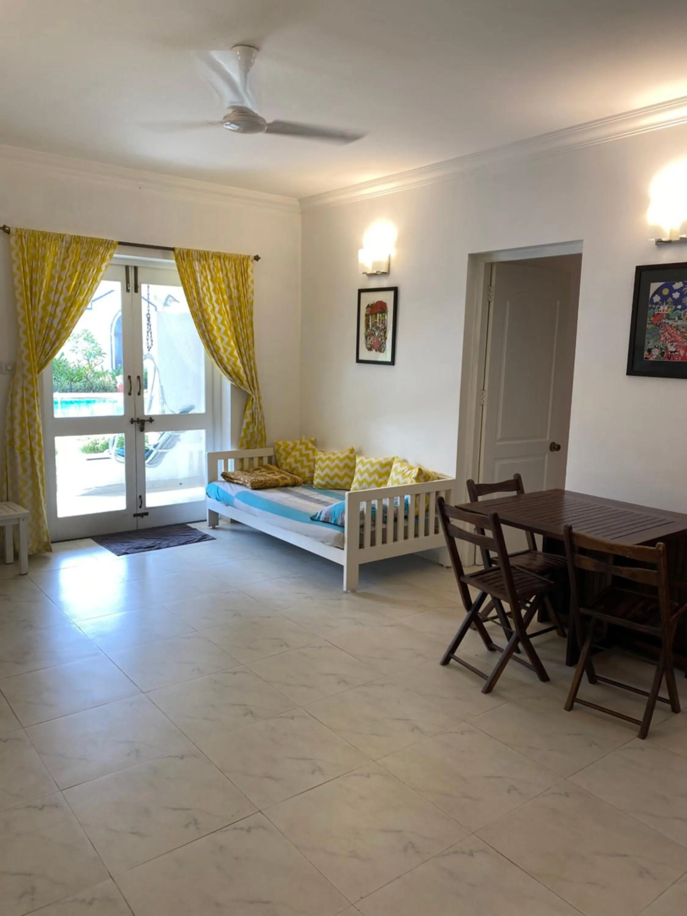 Living room, Bed in Riviera Hermitage