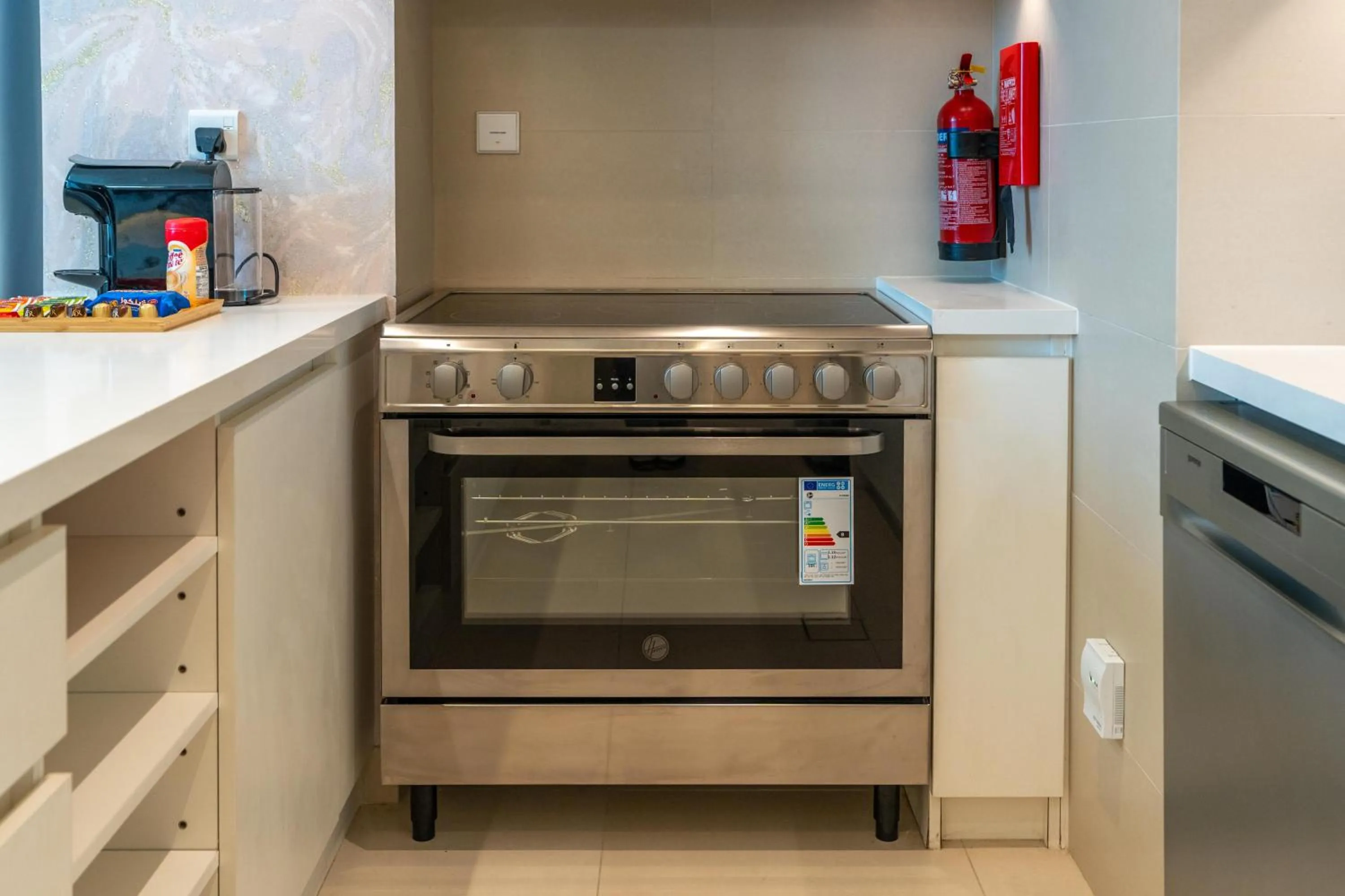 Kitchen or kitchenette in Globalstay Creek Horizon Modern Apartments