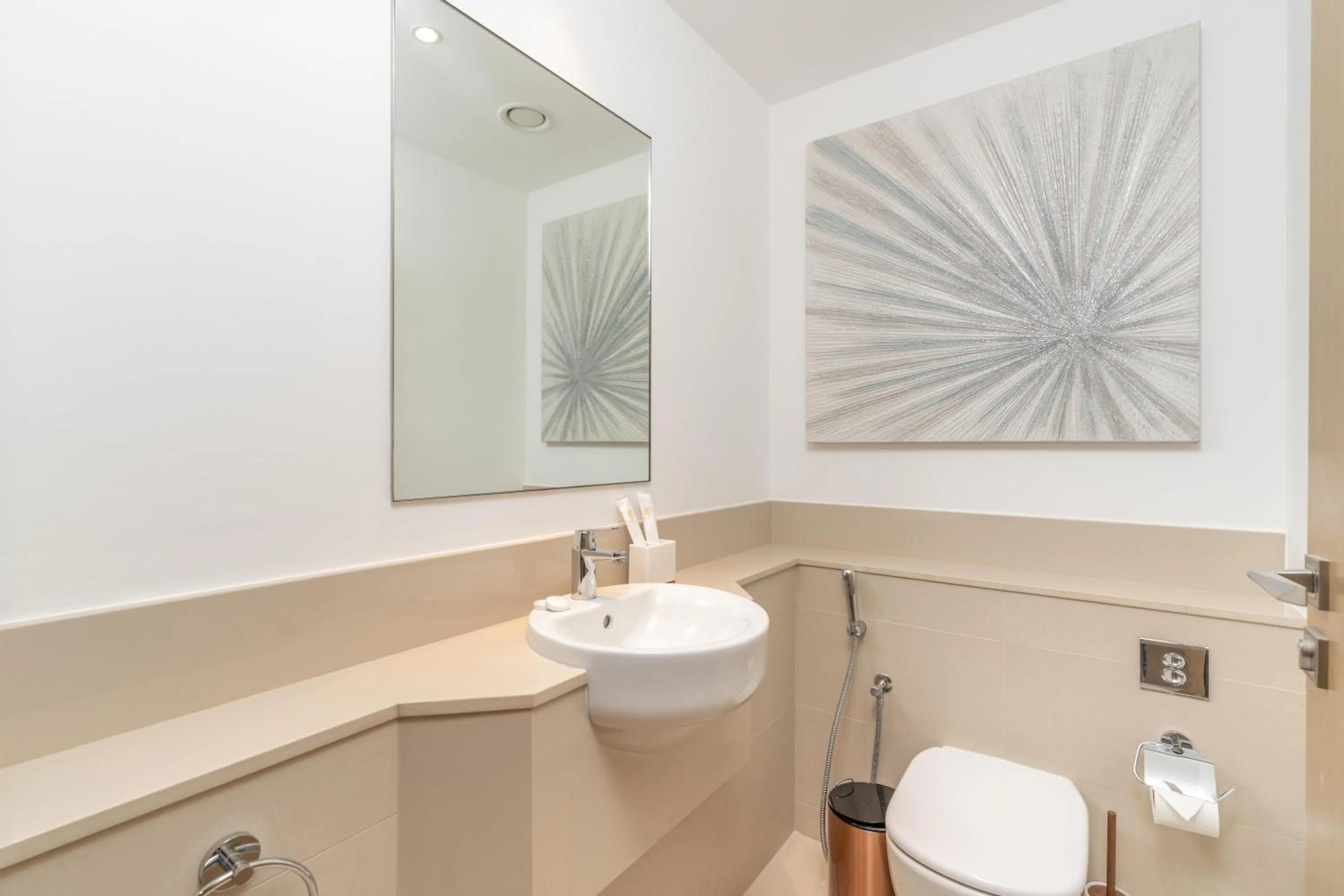 Shower in Globalstay Creek Horizon Modern Apartments