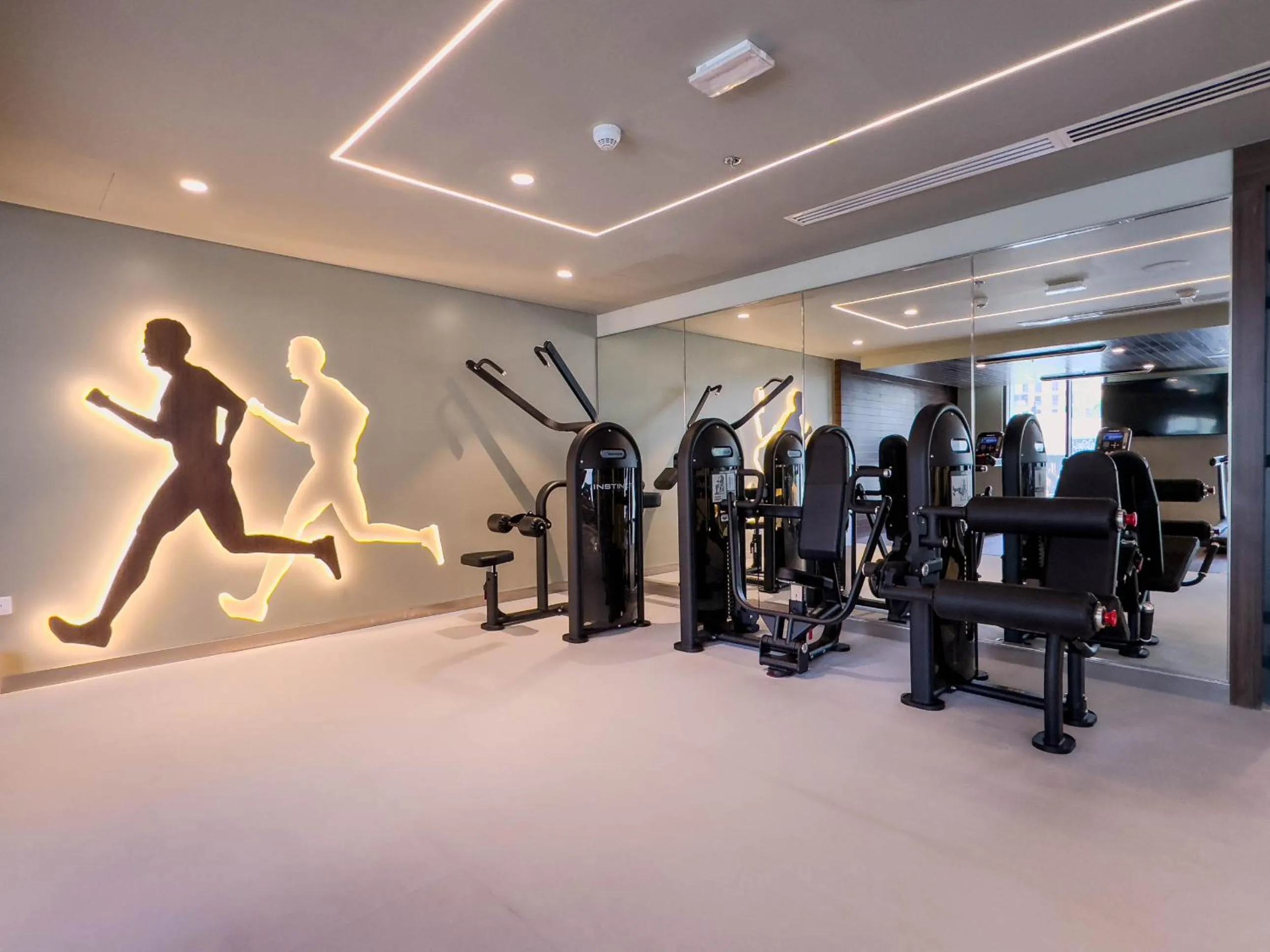 Fitness centre/facilities in Globalstay Creek Horizon Modern Apartments