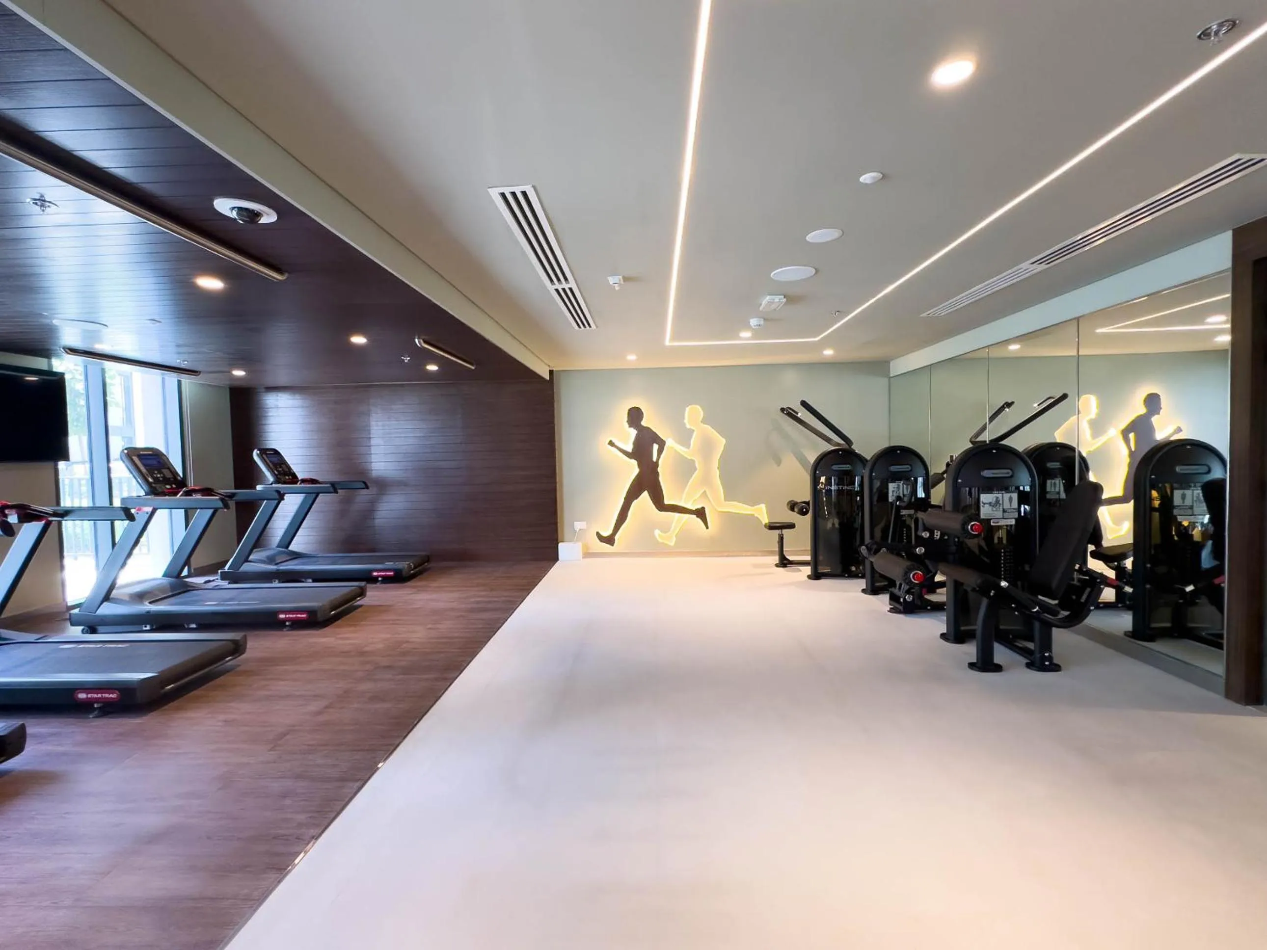 Fitness centre/facilities in Globalstay Creek Horizon Modern Apartments