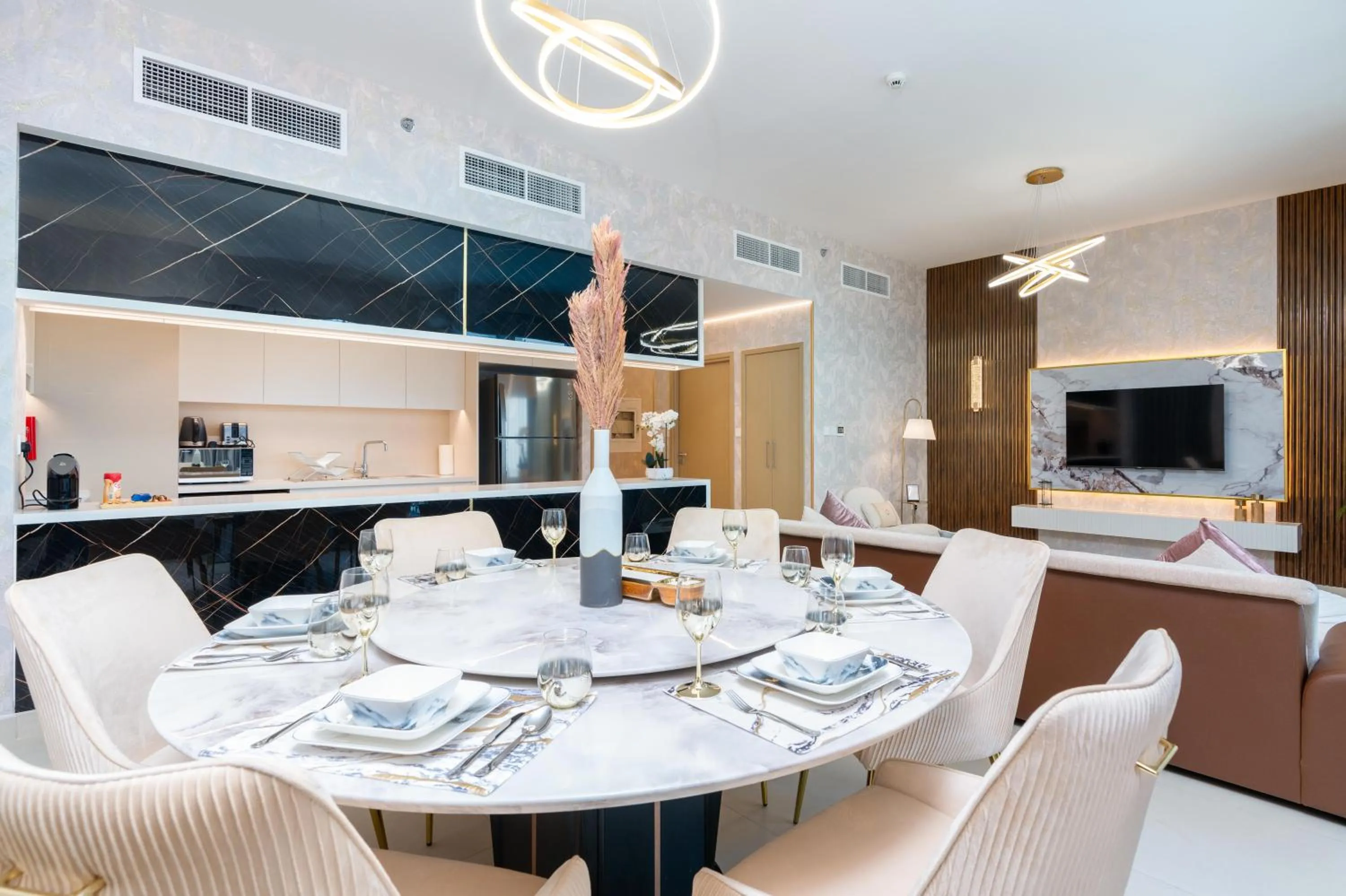 TV and multimedia in Globalstay Creek Horizon Modern Apartments