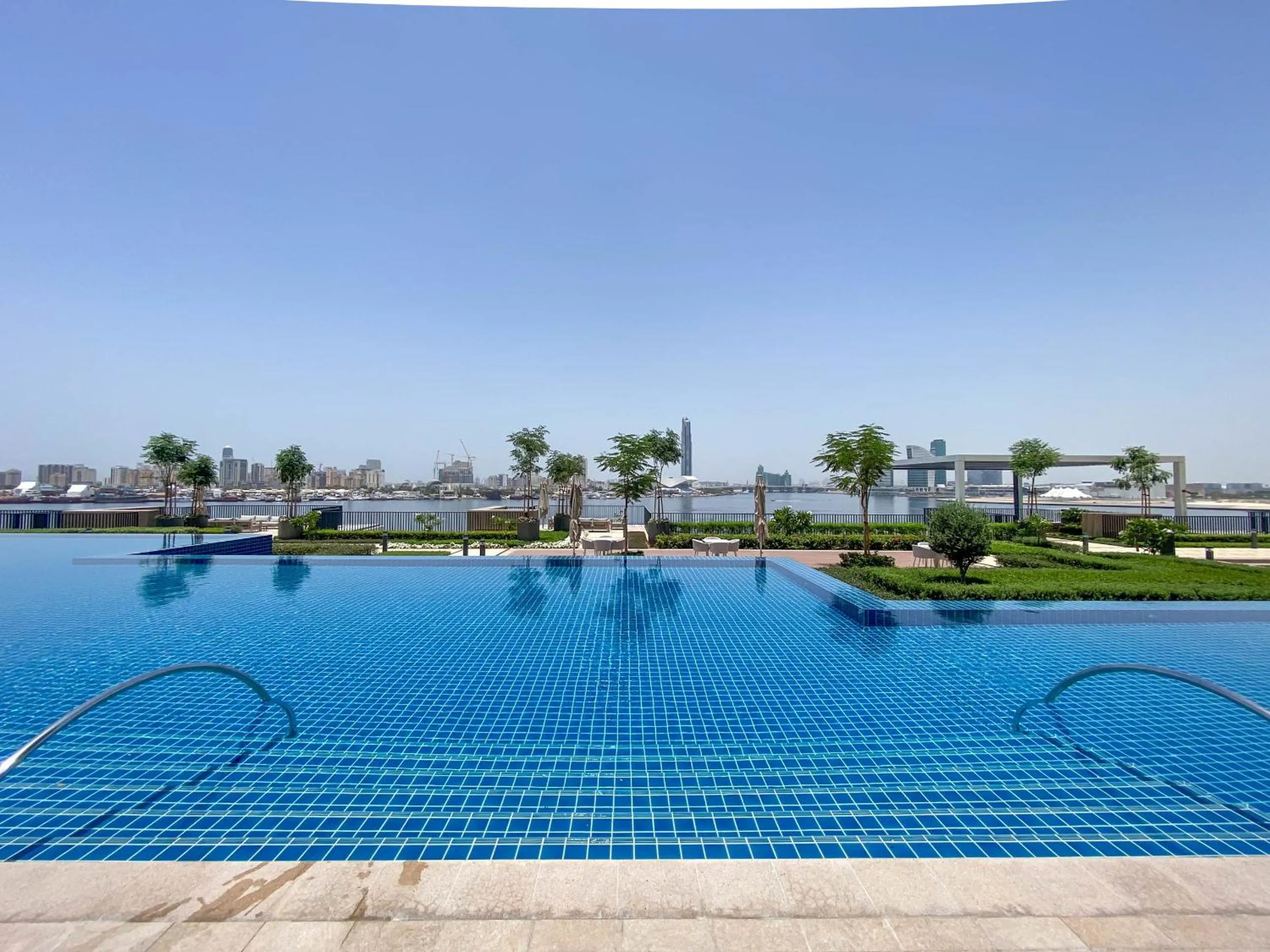 Day in Globalstay Creek Horizon Modern Apartments