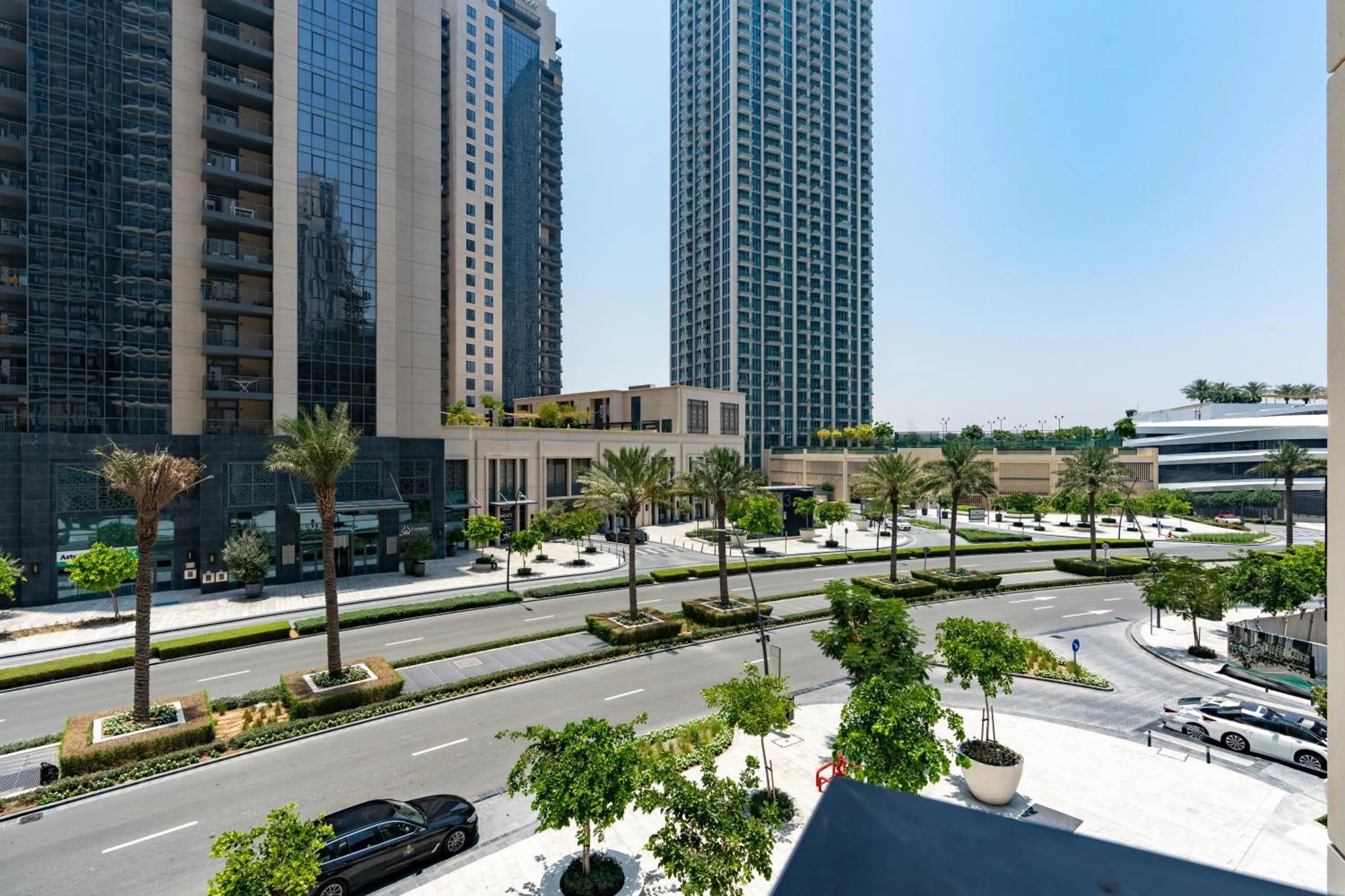 Property building in Globalstay Creek Horizon Modern Apartments