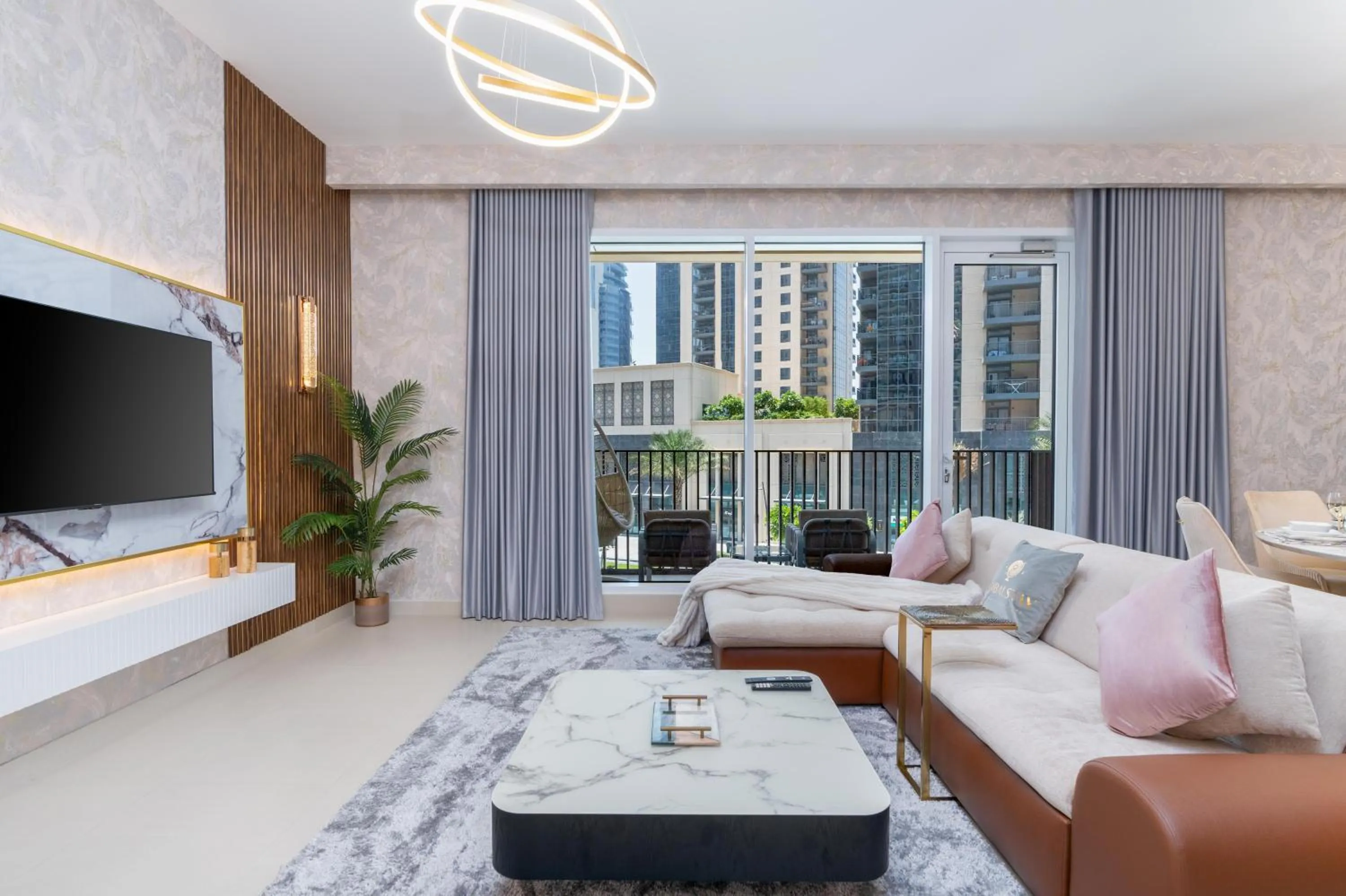 TV and multimedia in Globalstay Creek Horizon Modern Apartments