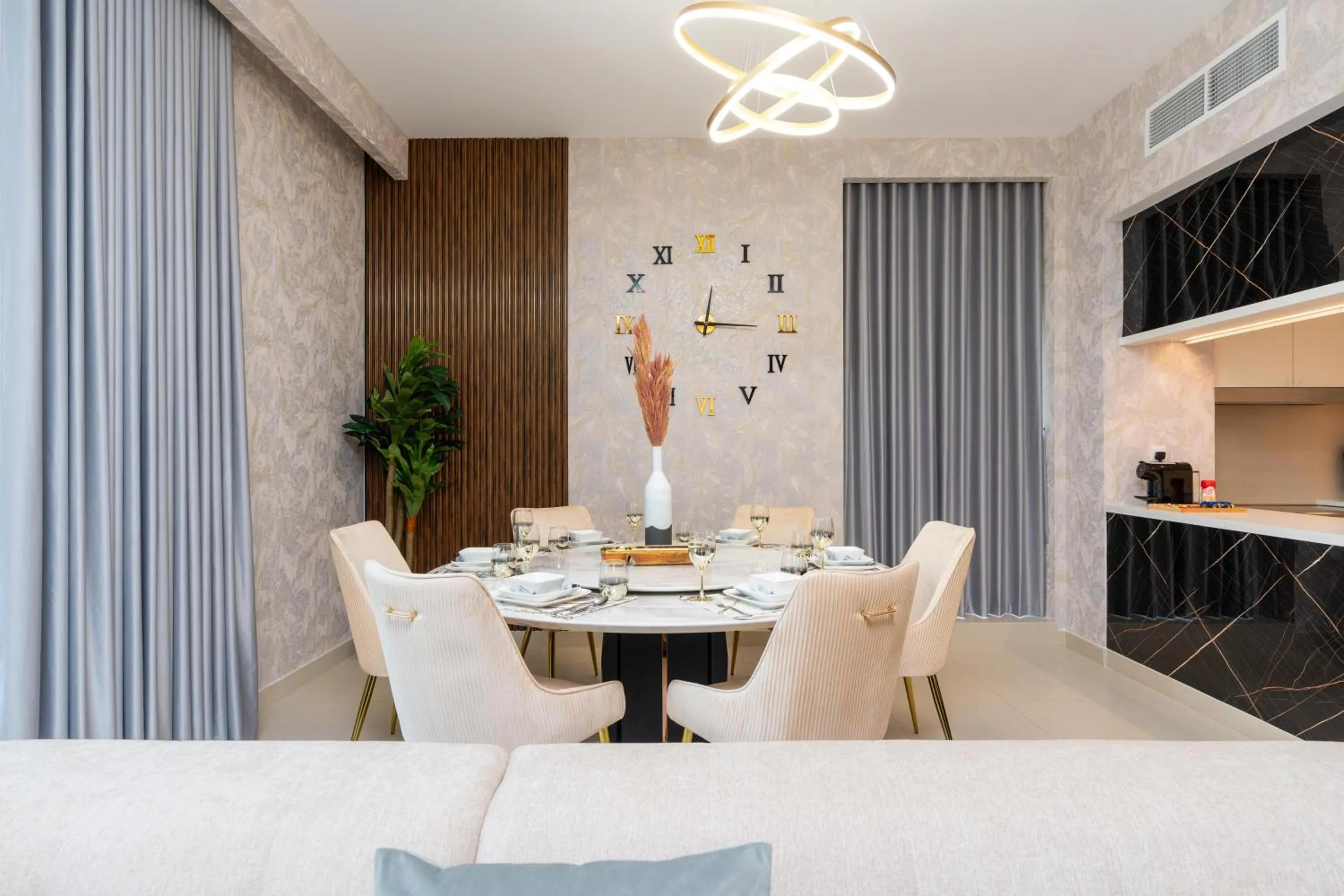 Bed in Globalstay Creek Horizon Modern Apartments