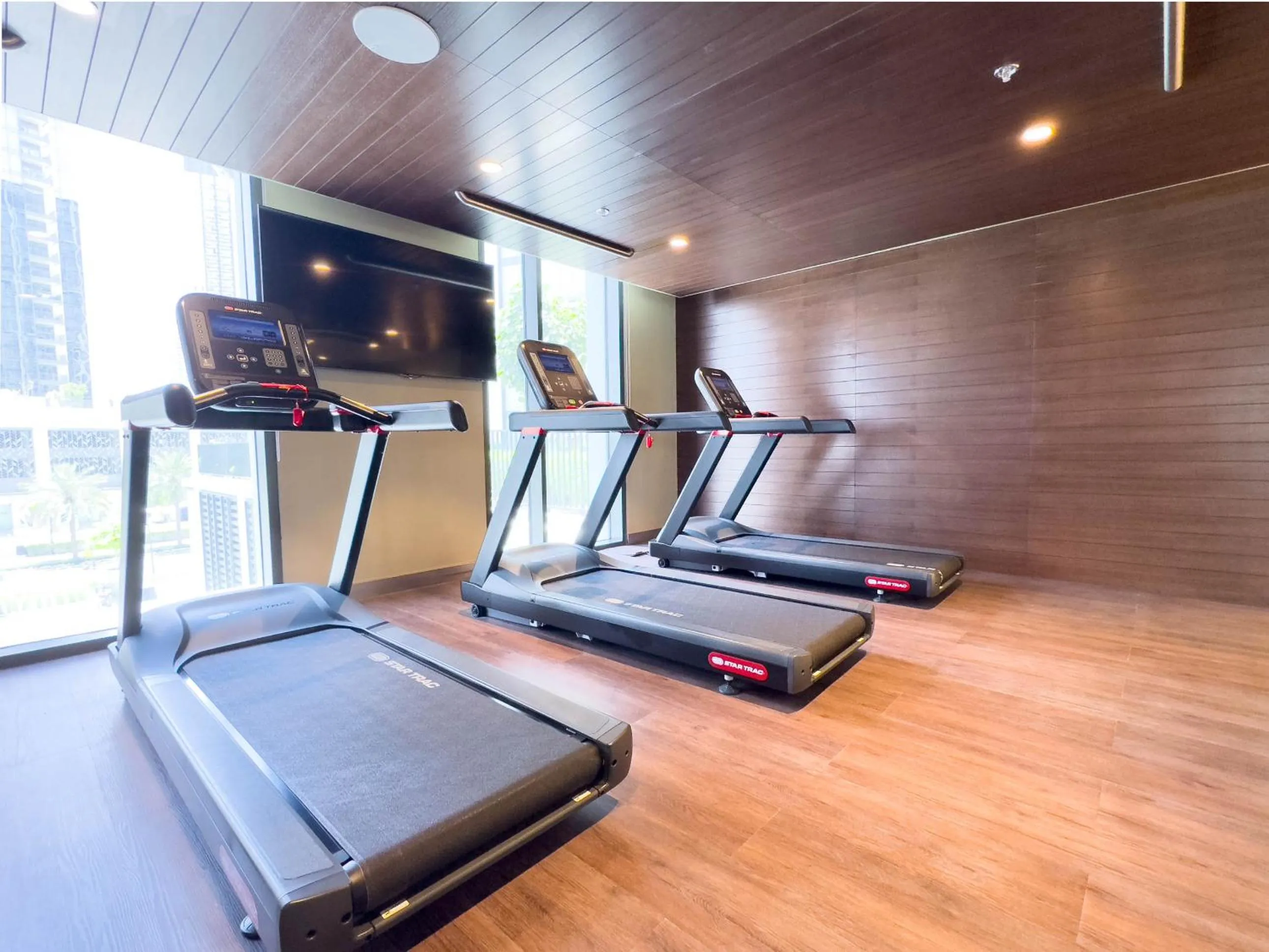 Fitness centre/facilities in Globalstay Creek Horizon Modern Apartments