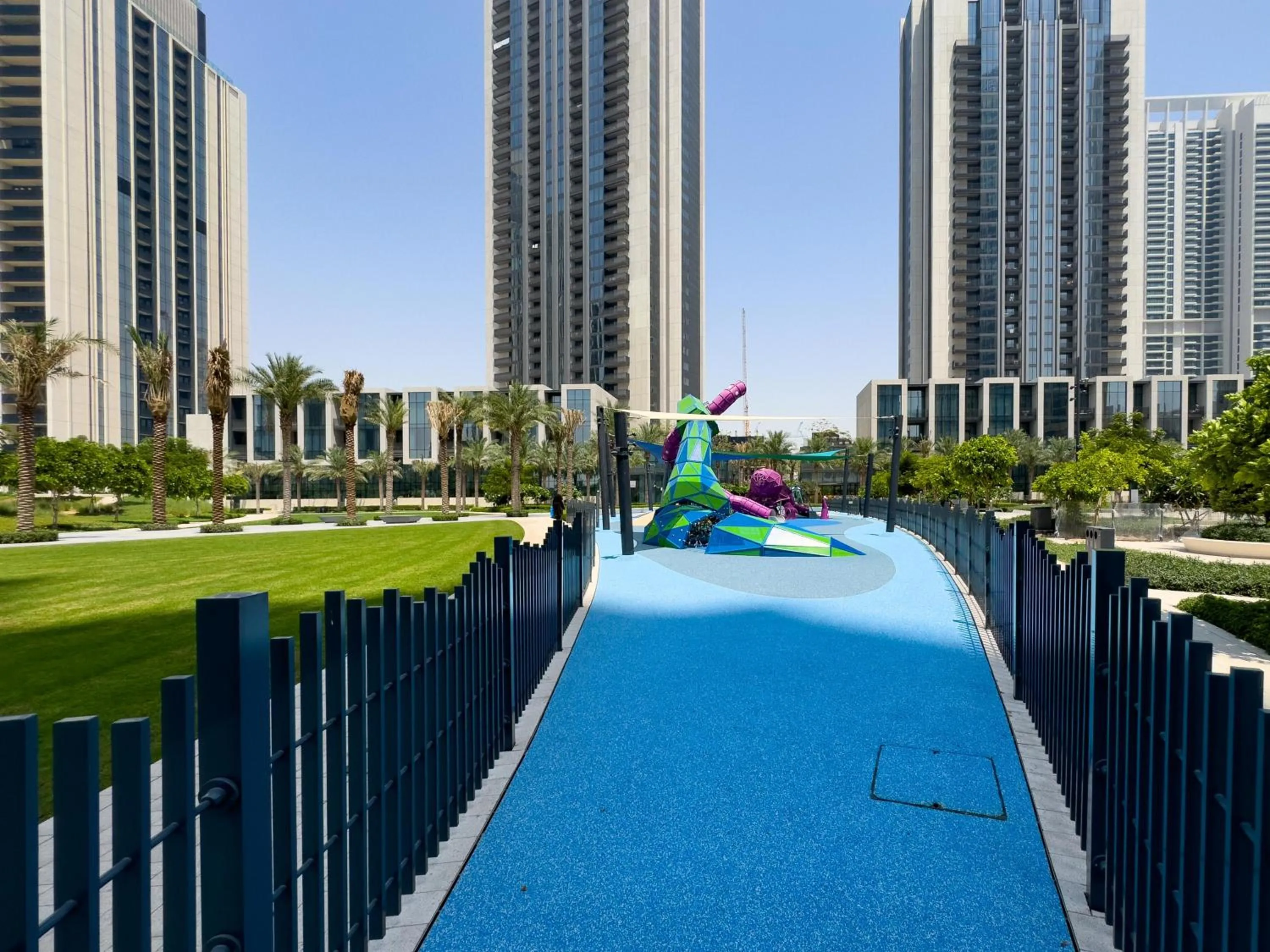 Day in Globalstay Creek Horizon Modern Apartments