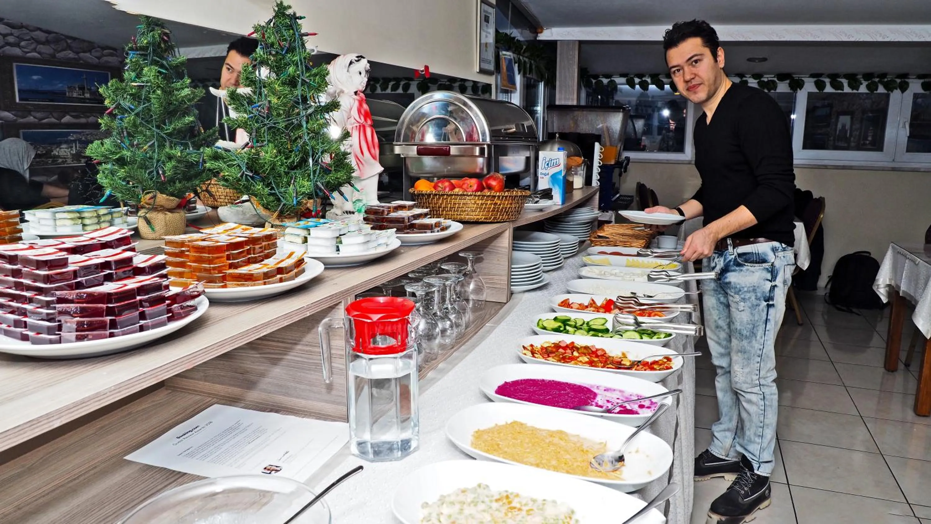 Dining area in Nagehan Hotel Old City