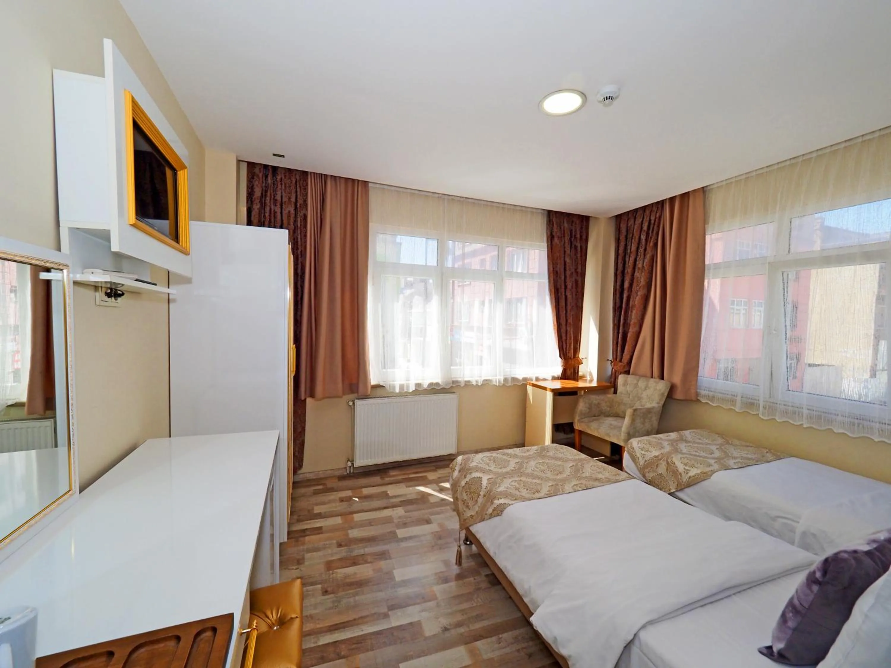 Photo of the whole room, Bed in Nagehan Hotel Old City