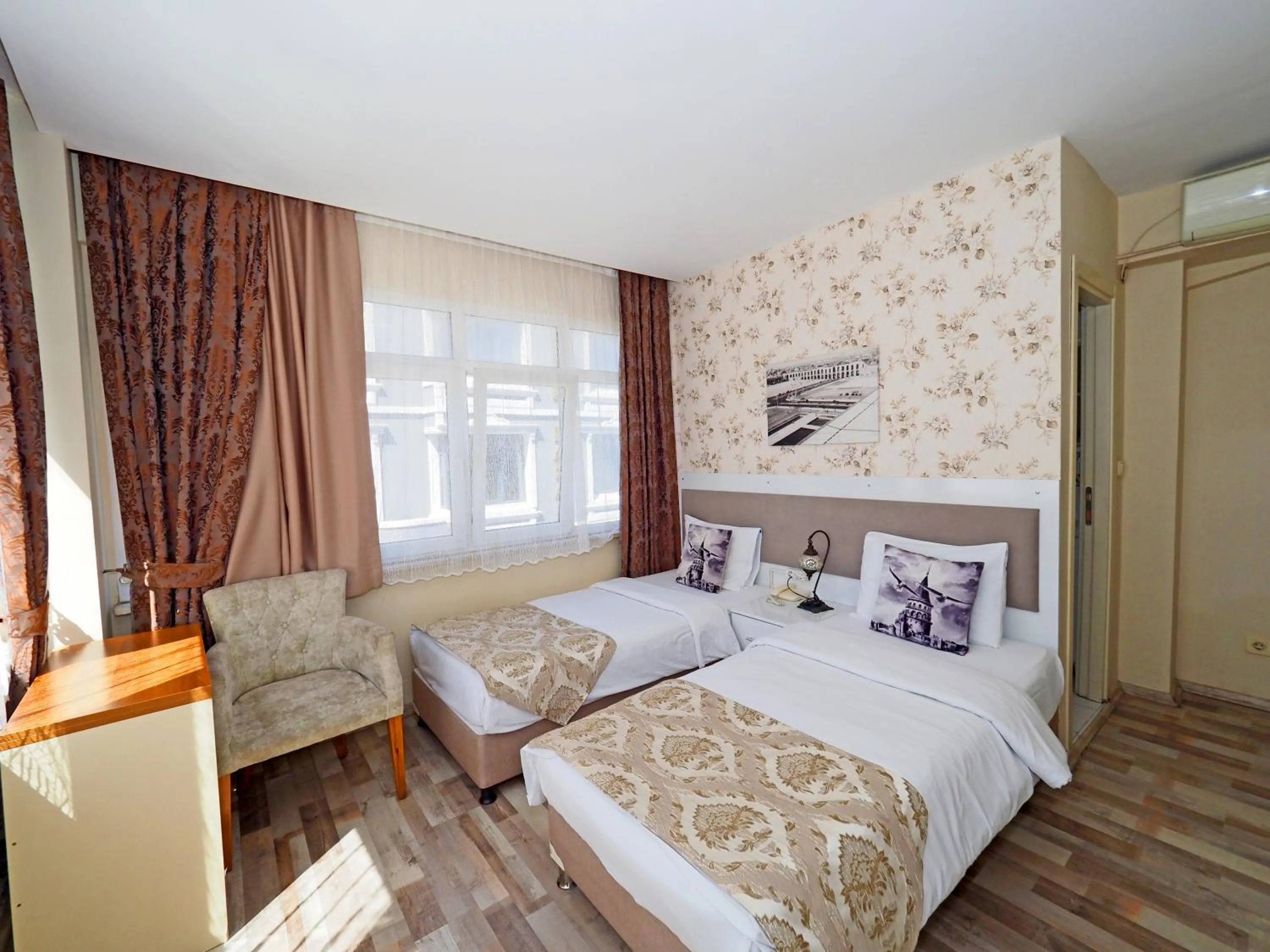 Property building, Bed in Nagehan Hotel Old City