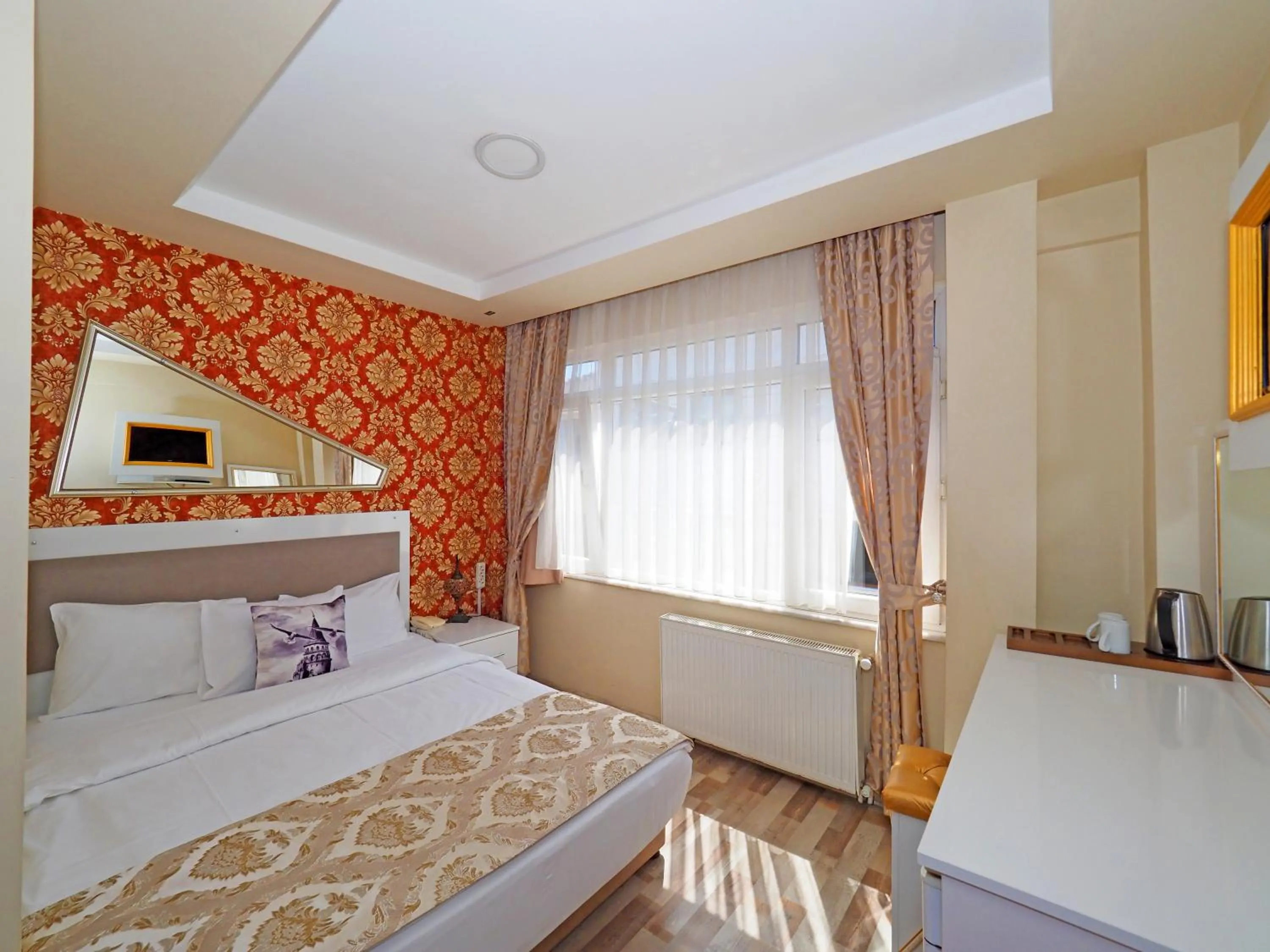 Photo of the whole room, Bed in Nagehan Hotel Old City