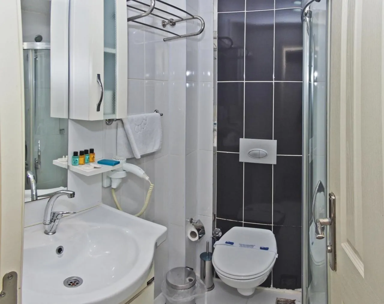 Bathroom in Nagehan Hotel Old City