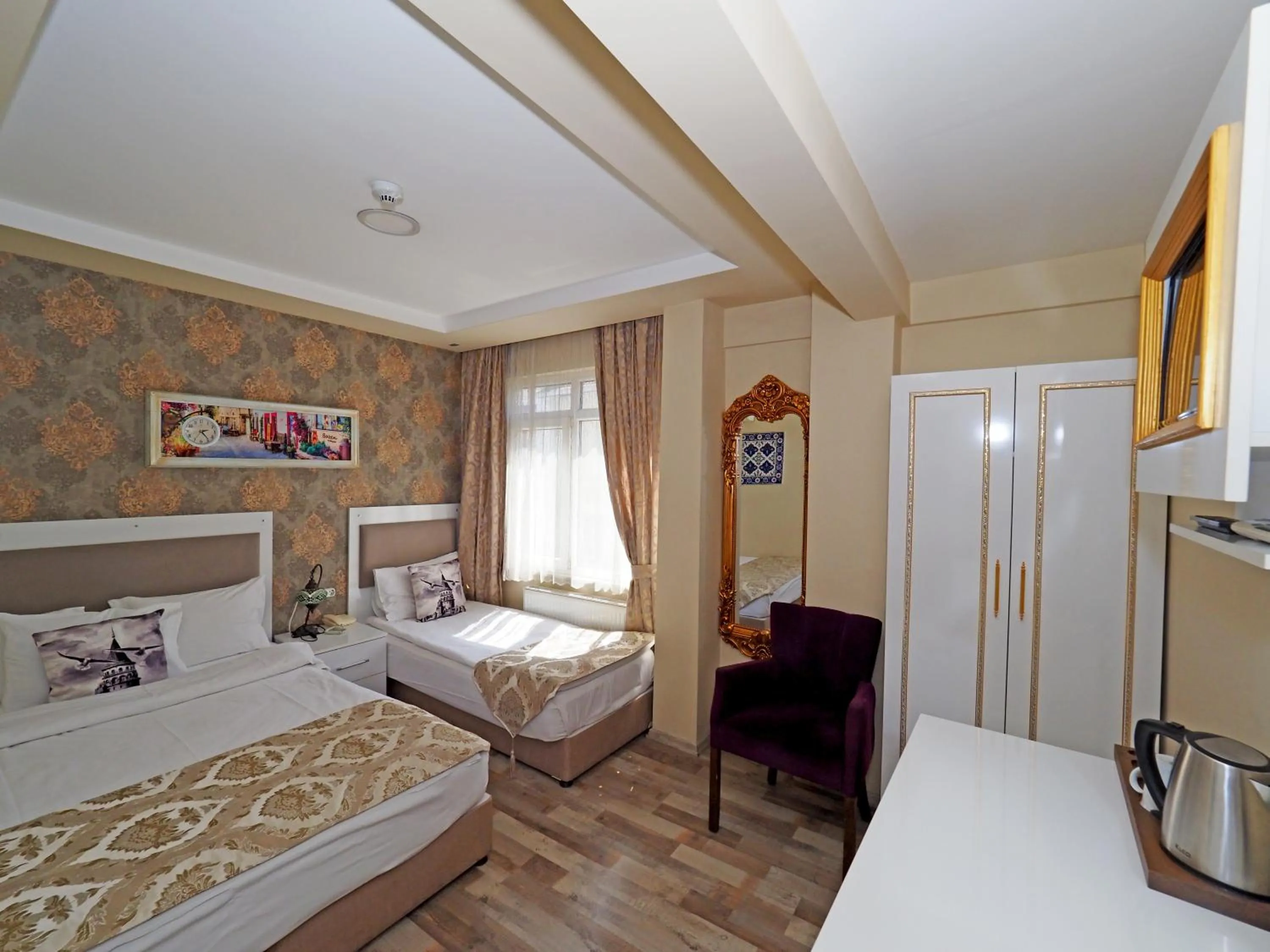 Photo of the whole room, Bed in Nagehan Hotel Old City