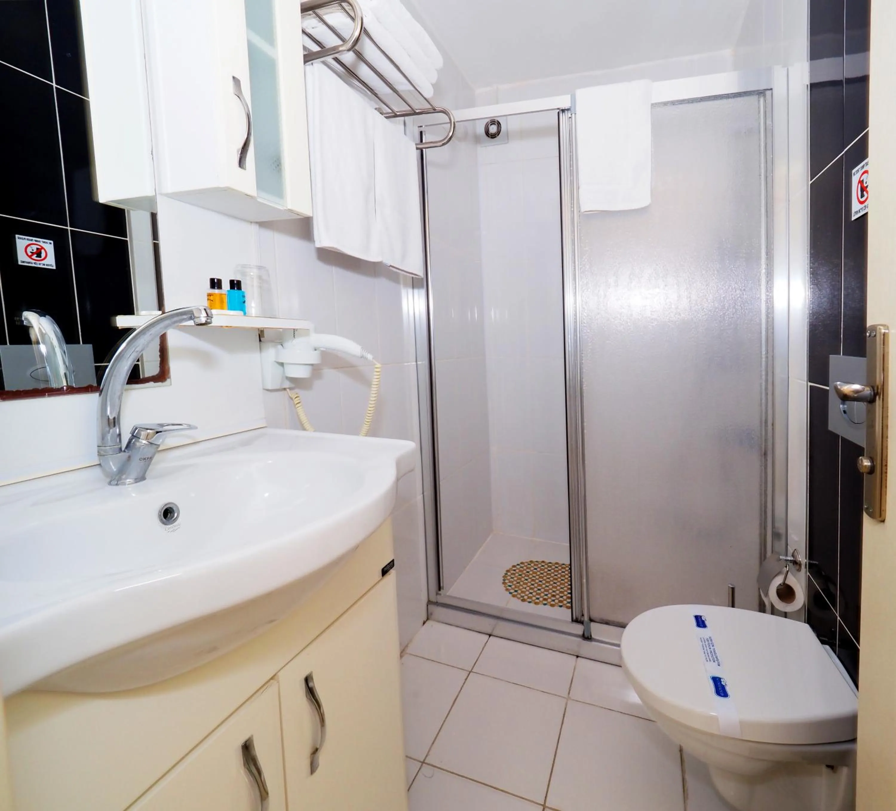 Shower in Nagehan Hotel Old City