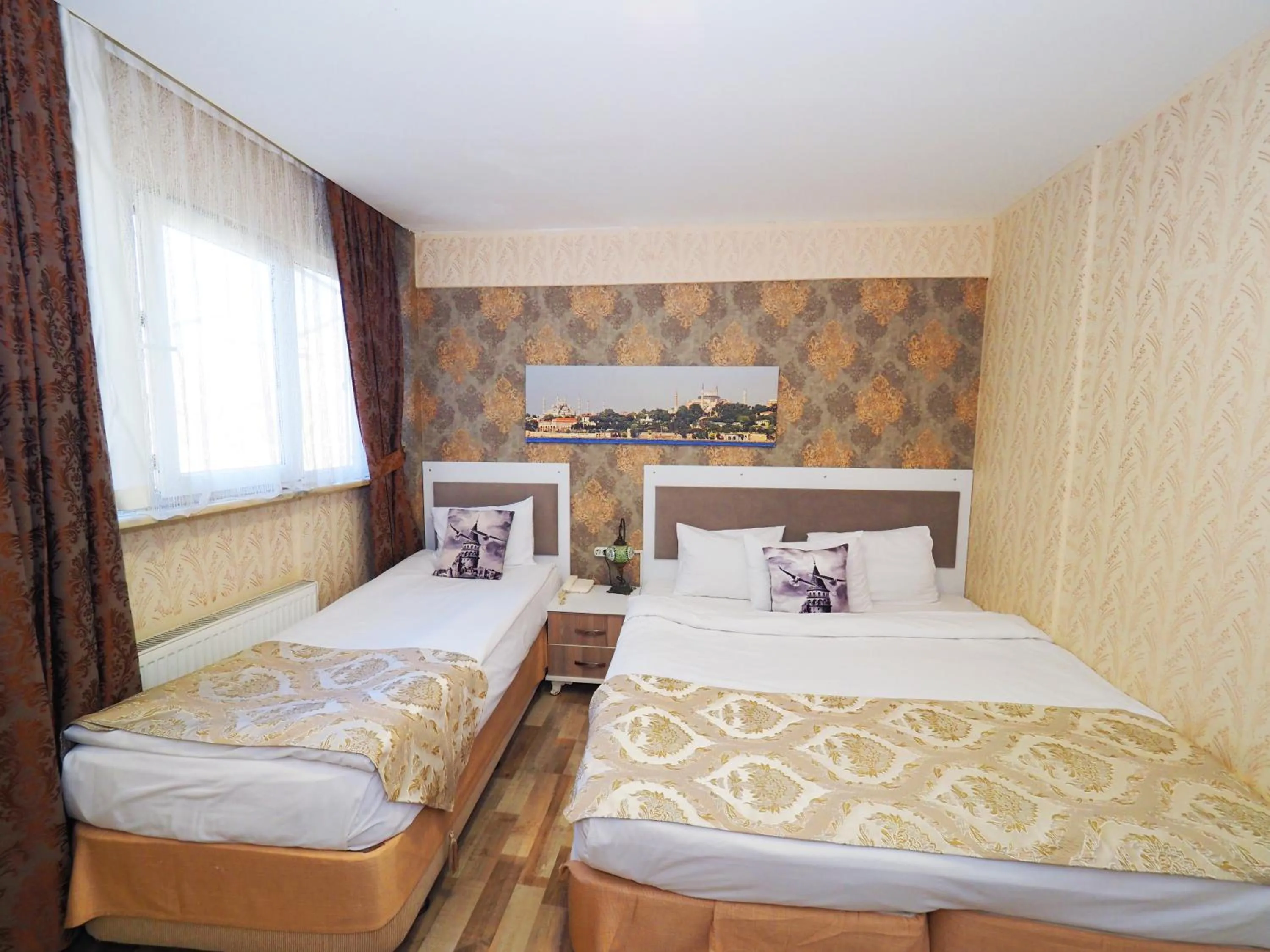 Photo of the whole room, Bed in Nagehan Hotel Old City