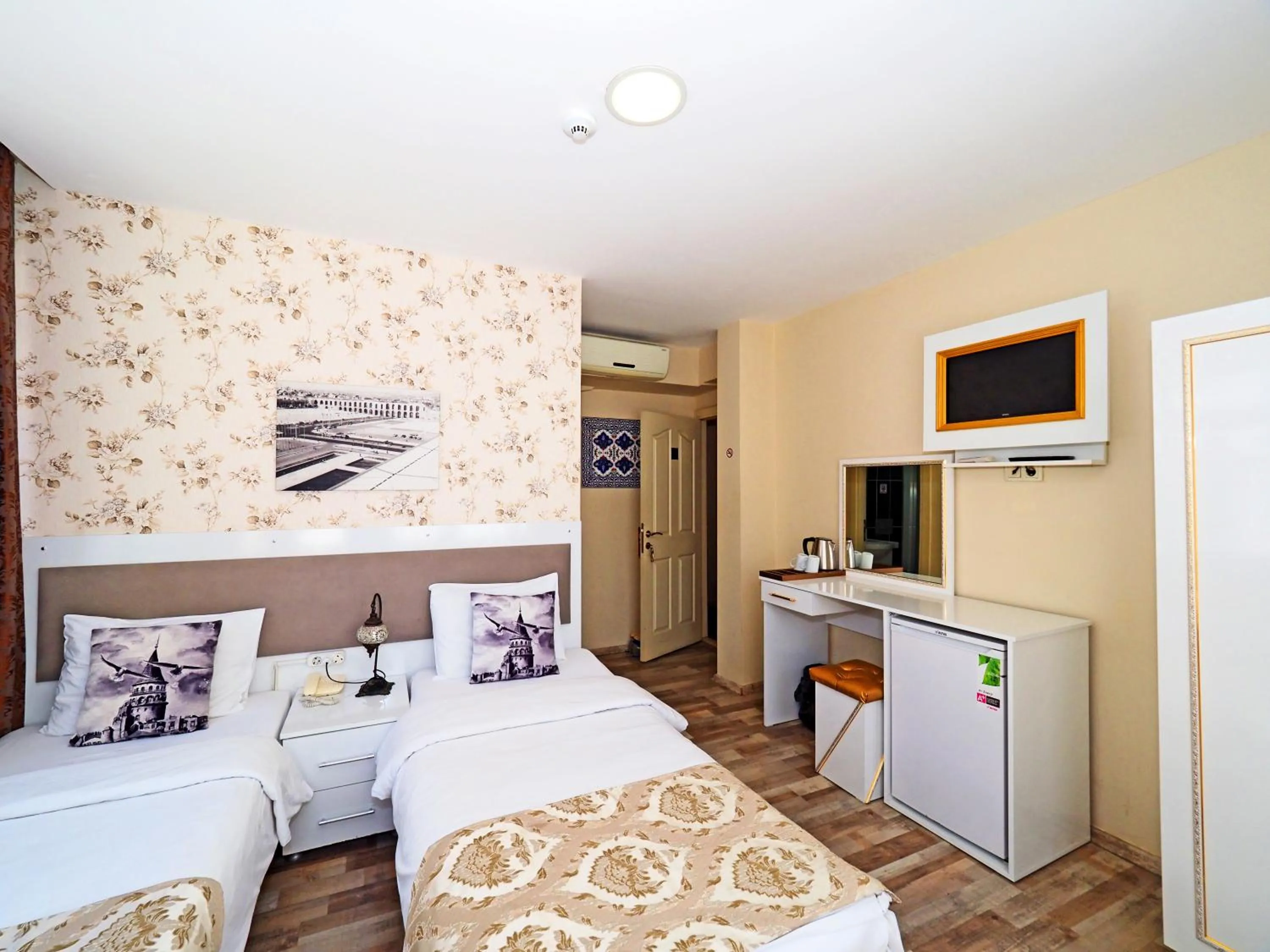 Photo of the whole room, Bed in Nagehan Hotel Old City