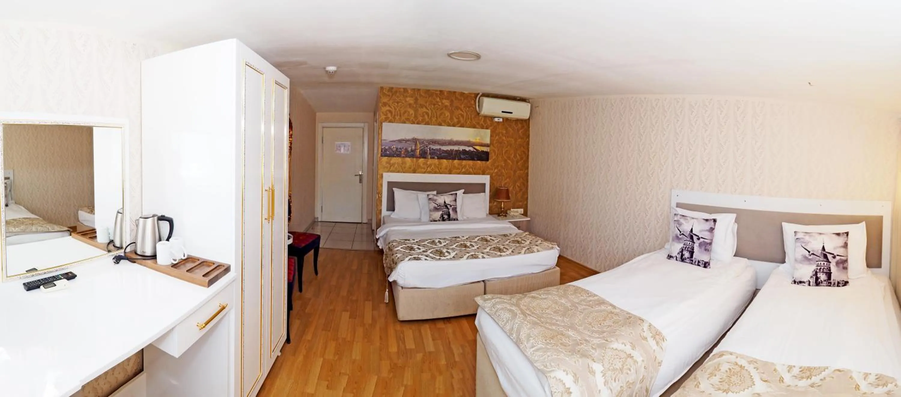 Photo of the whole room, Bed in Nagehan Hotel Old City