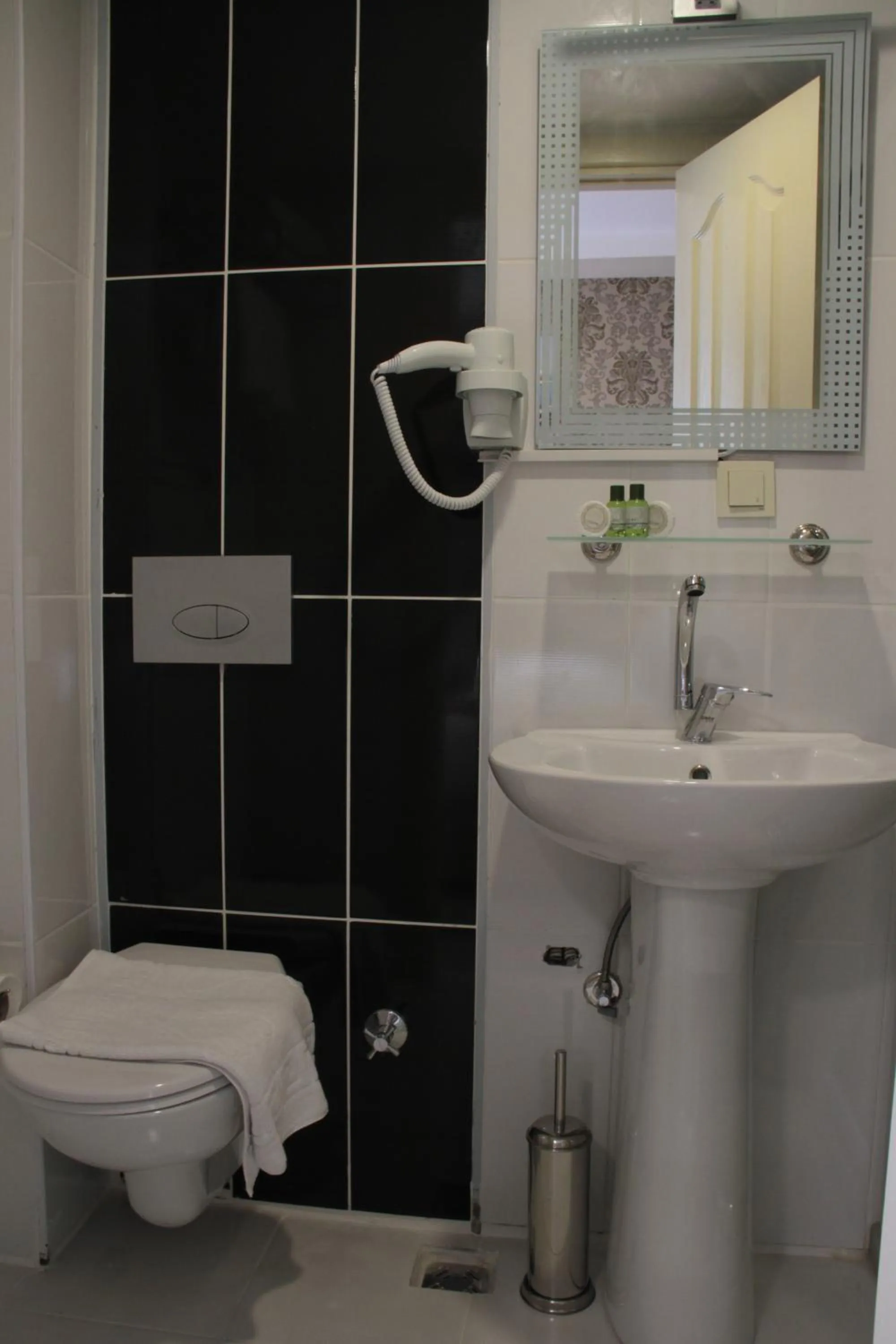 People in Nagehan Hotel Old City