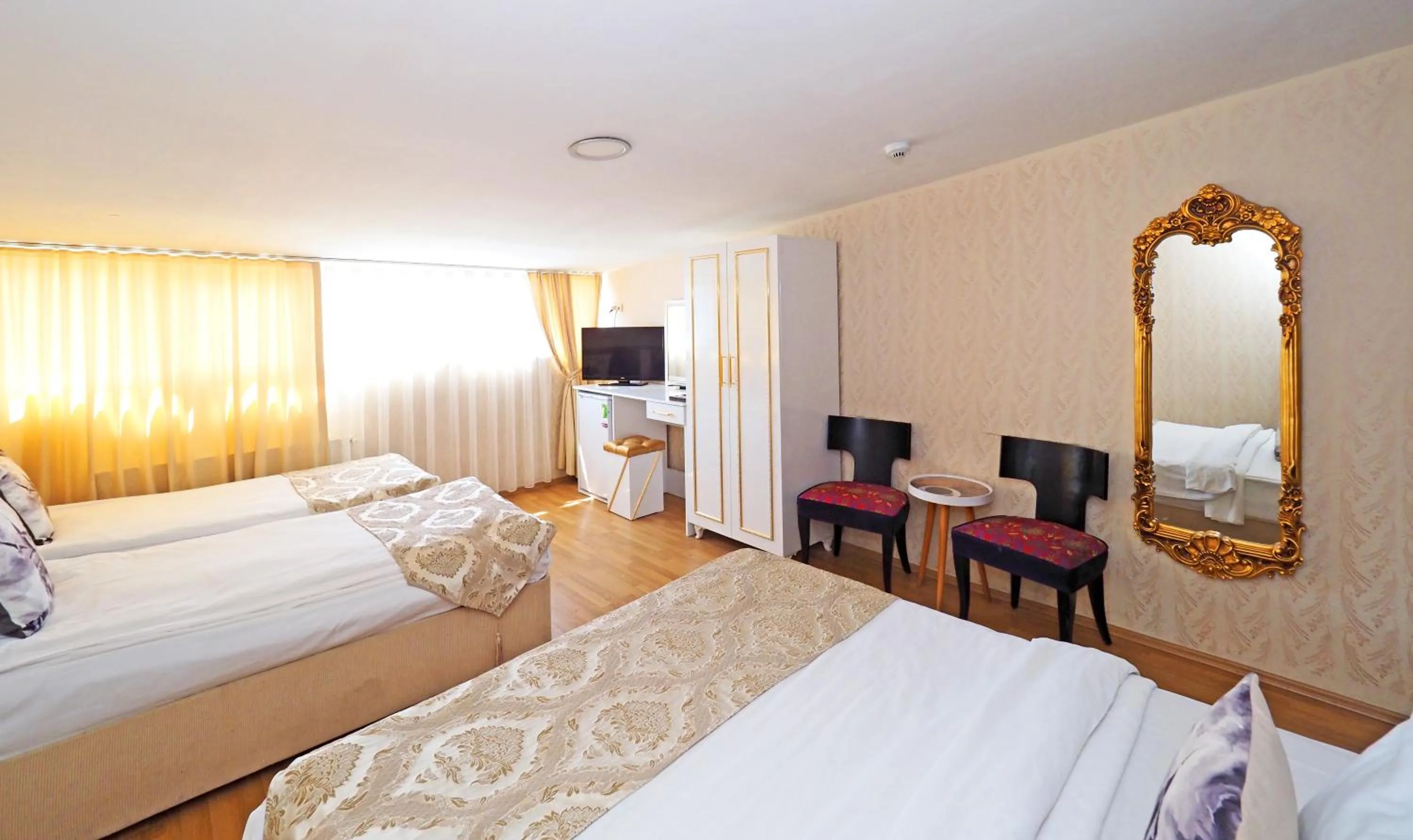 Photo of the whole room, Bed in Nagehan Hotel Old City