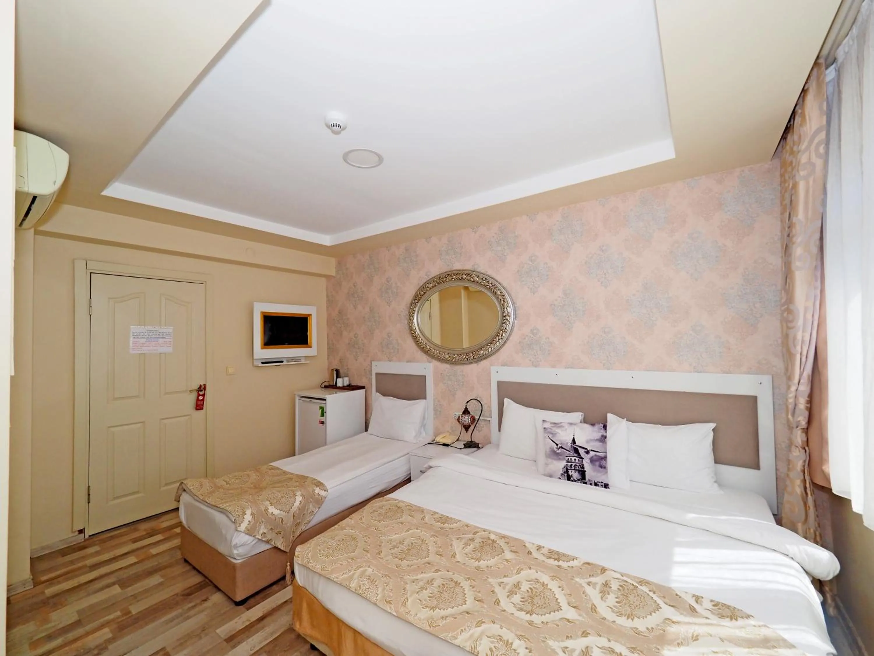 Photo of the whole room, Bed in Nagehan Hotel Old City