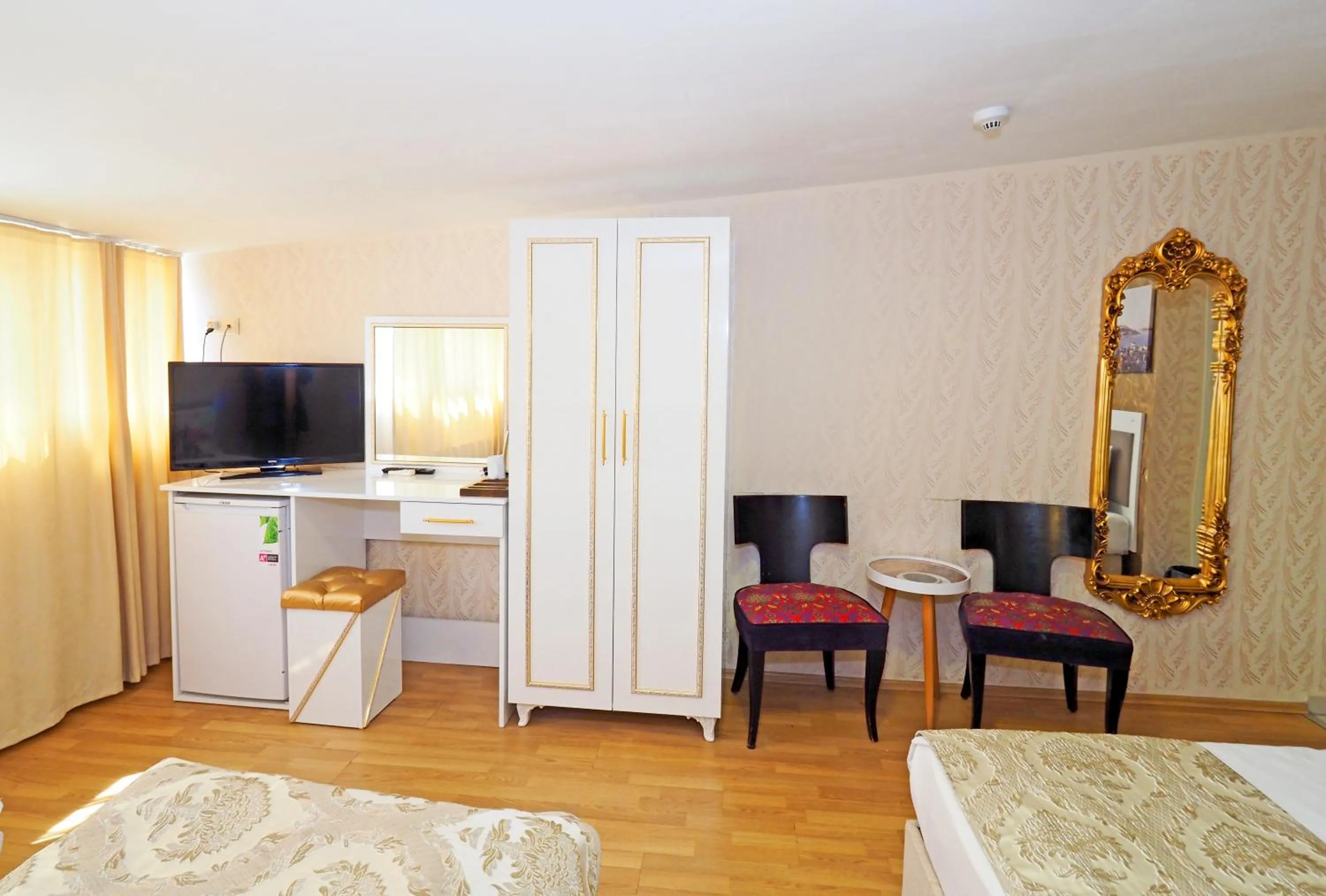 Seating area, Bed in Nagehan Hotel Old City