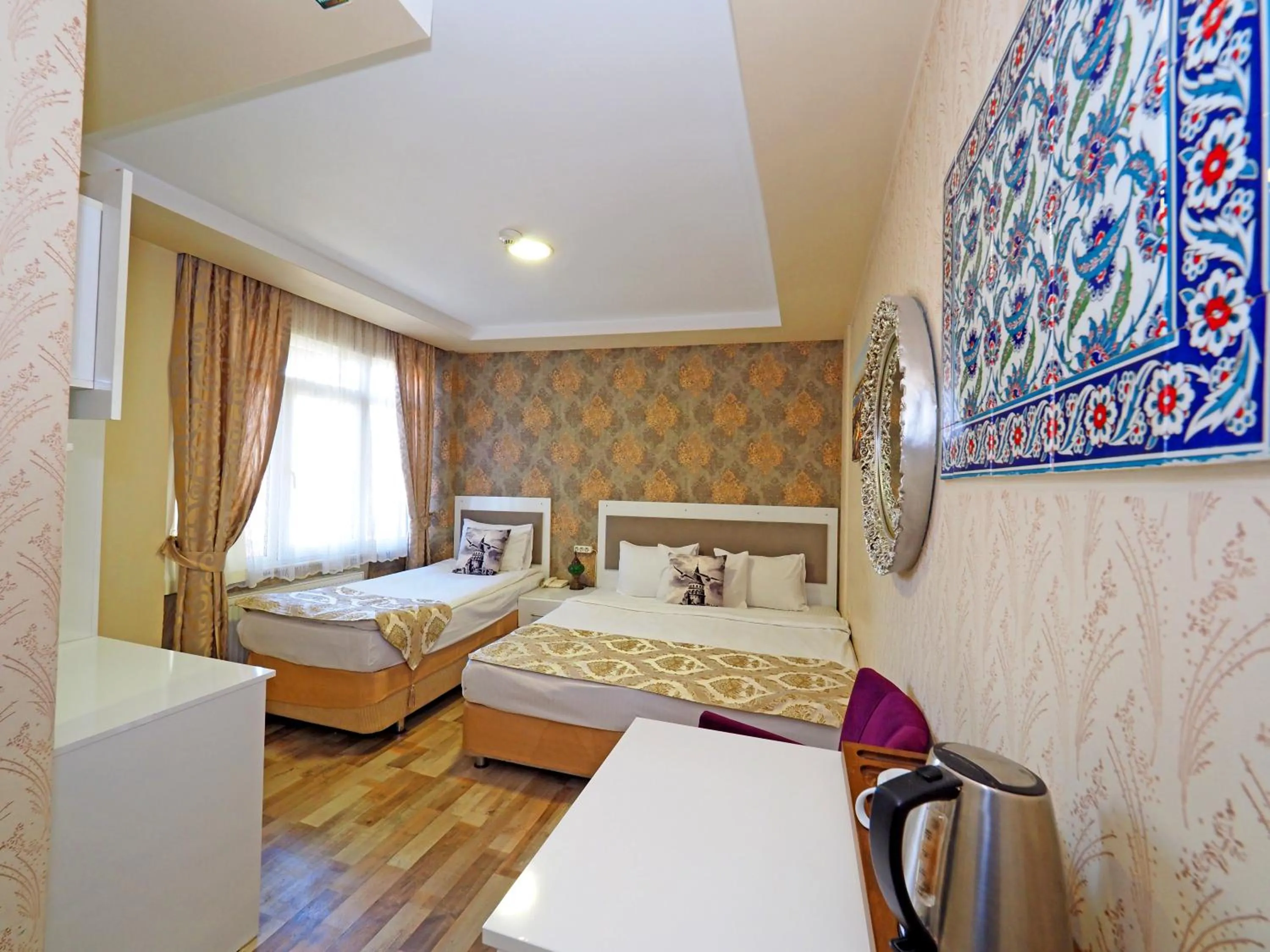 Photo of the whole room, Bed in Nagehan Hotel Old City