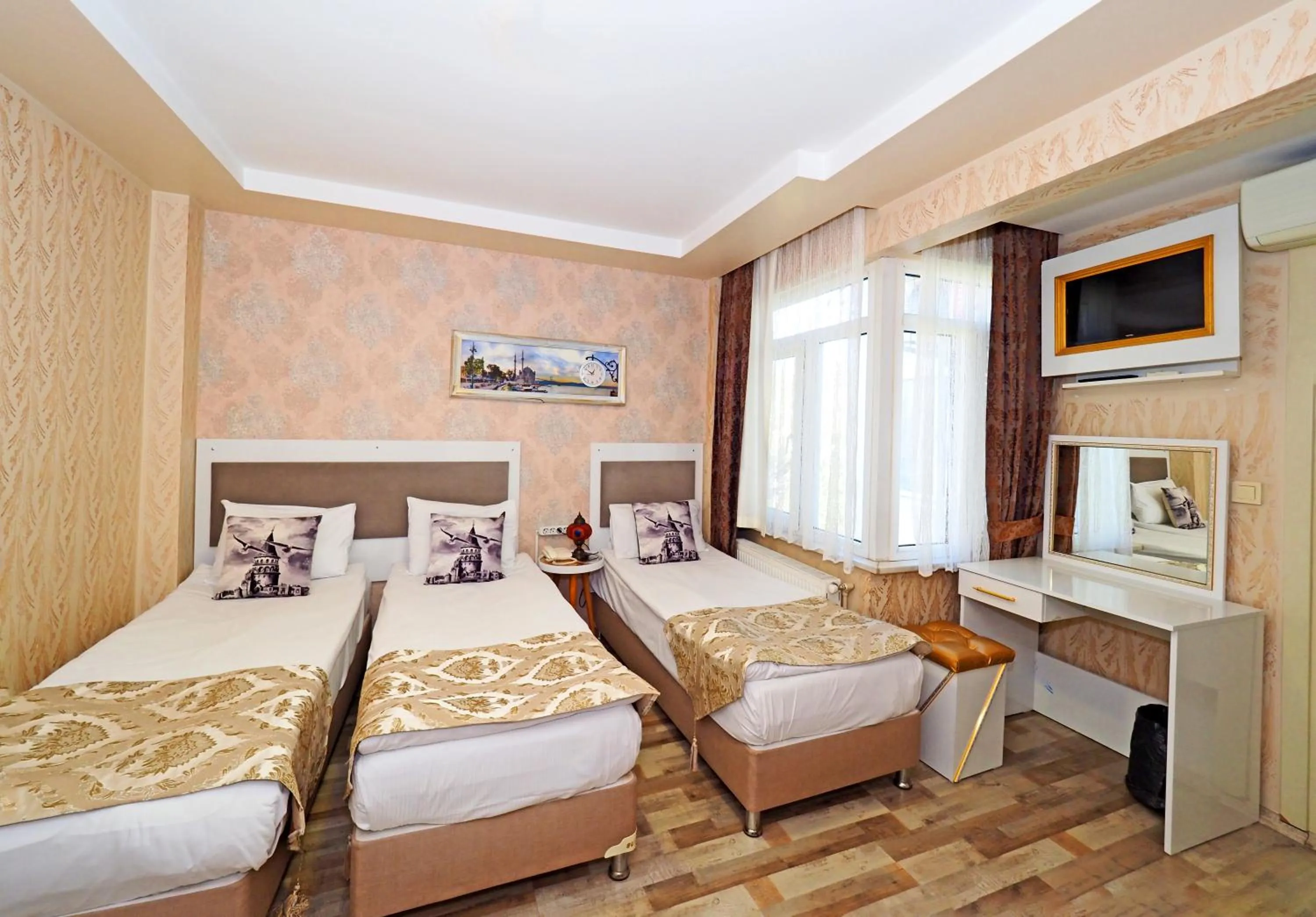 Photo of the whole room, Bed in Nagehan Hotel Old City