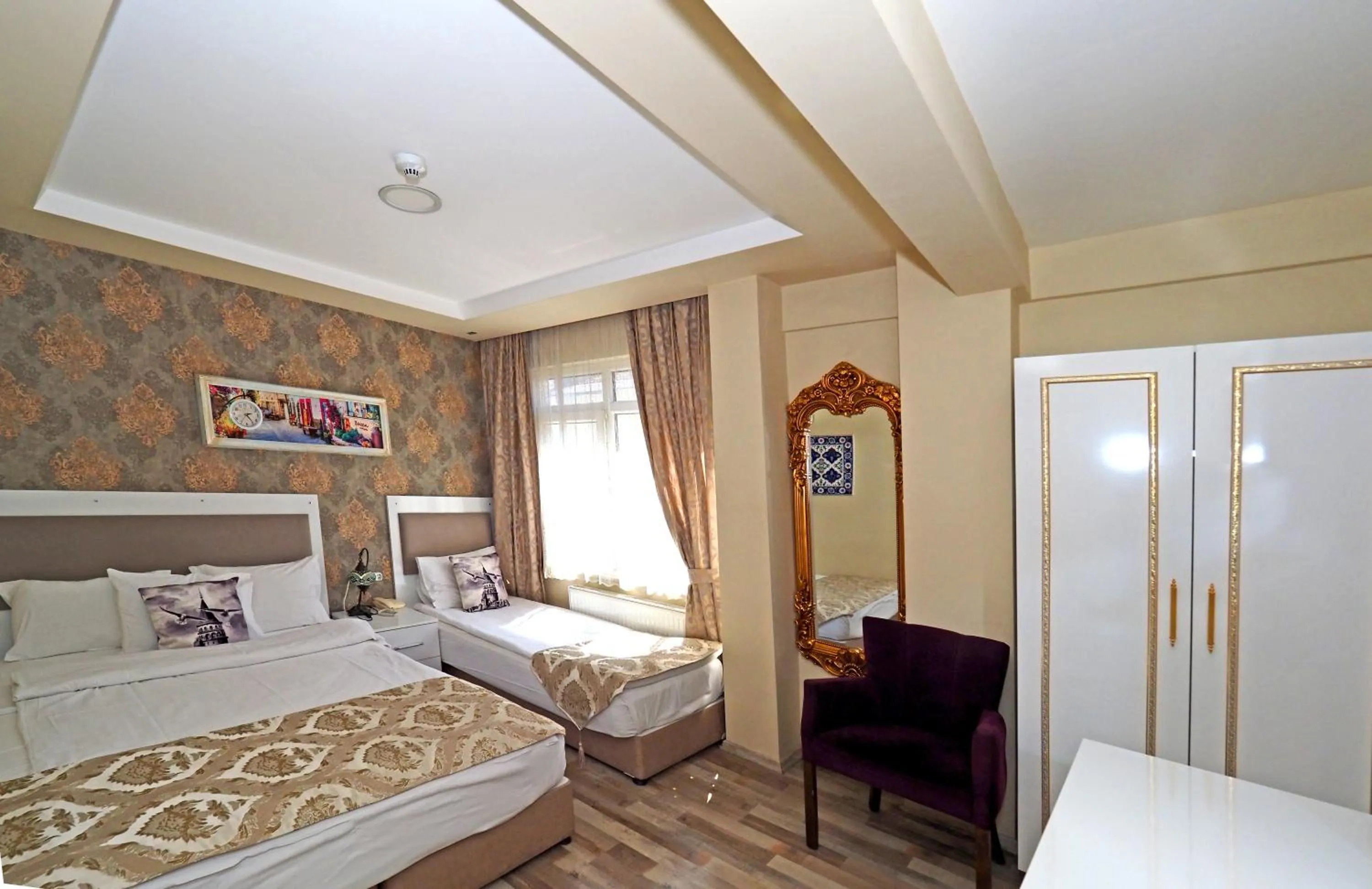 Photo of the whole room, Bed in Nagehan Hotel Old City