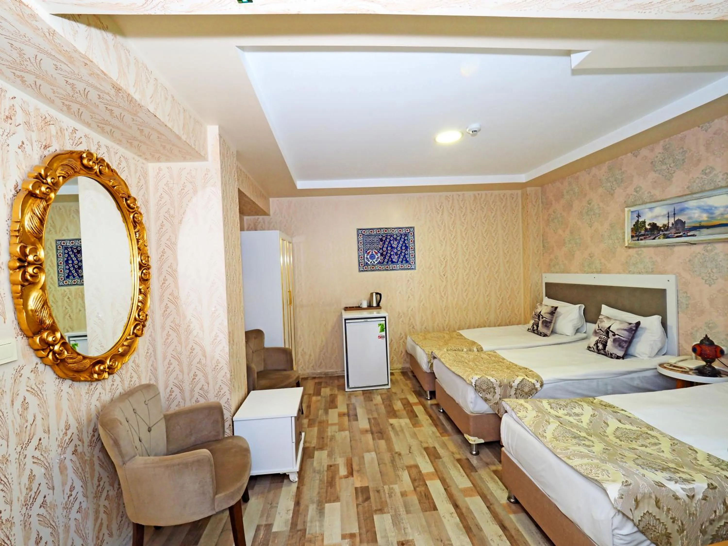 Photo of the whole room, Bed in Nagehan Hotel Old City