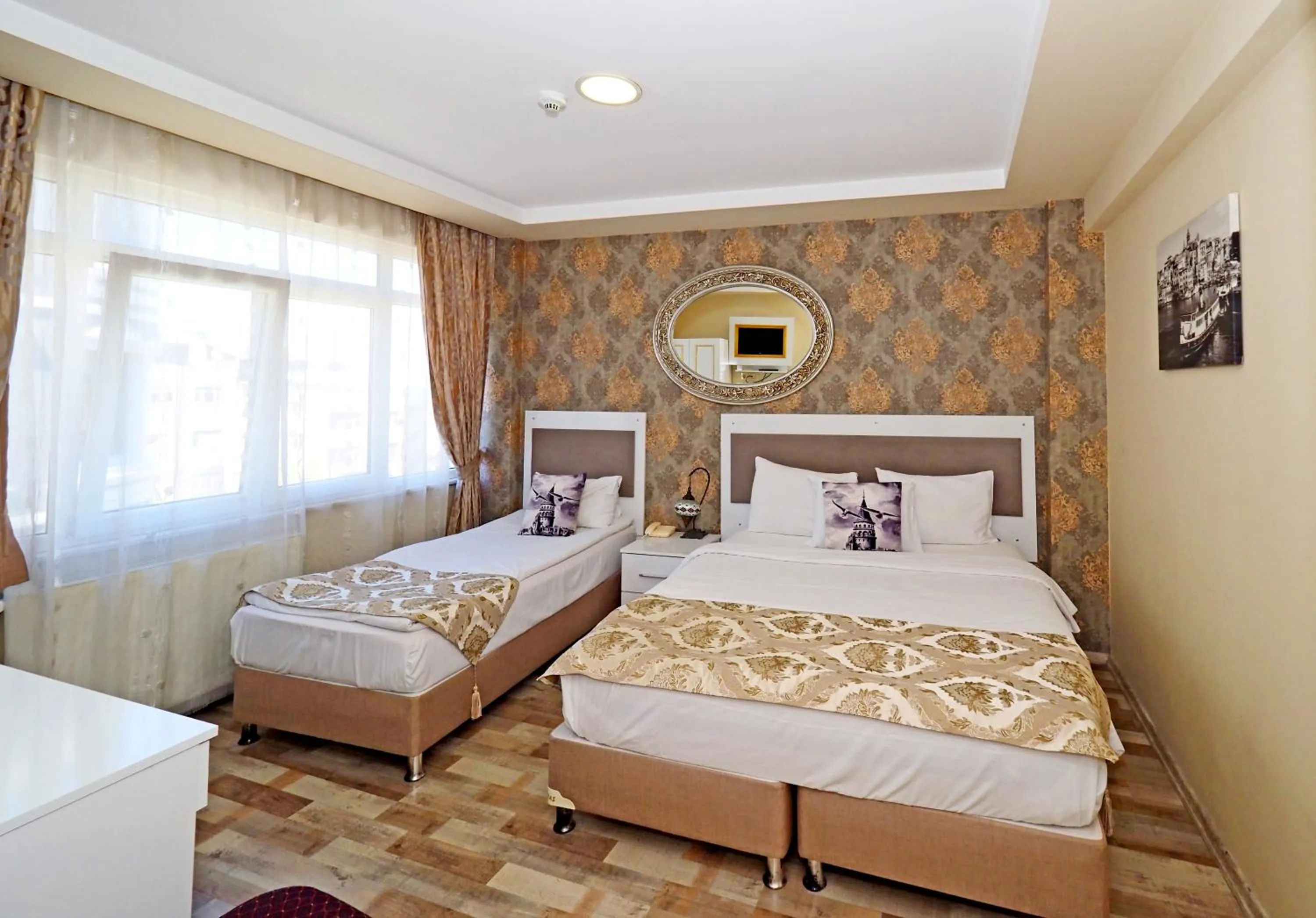 Photo of the whole room, Bed in Nagehan Hotel Old City