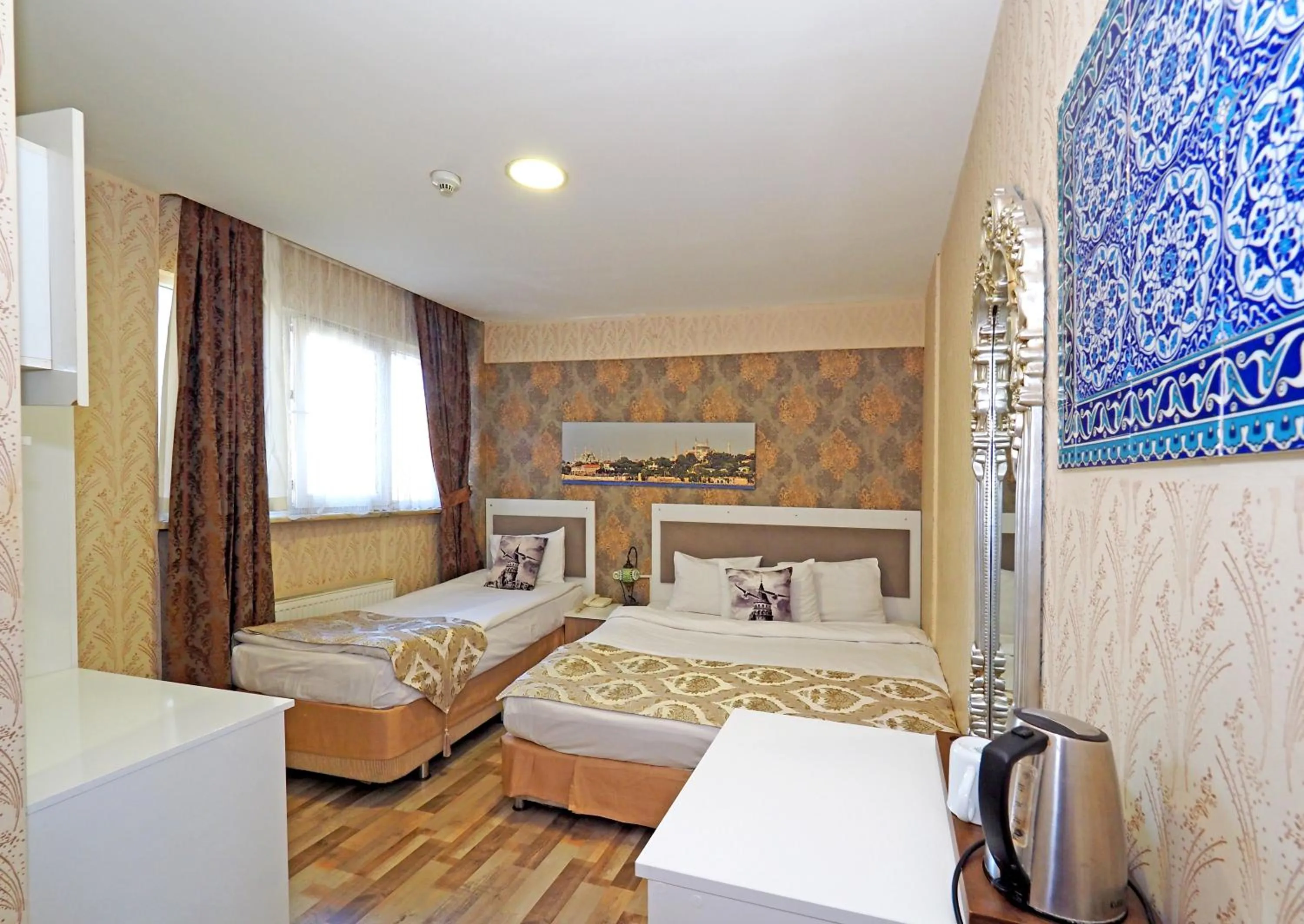 Photo of the whole room, Bed in Nagehan Hotel Old City
