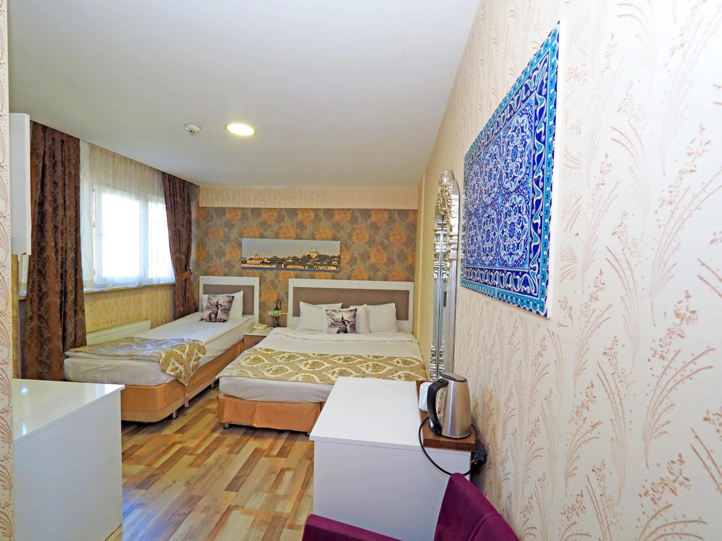 Photo of the whole room, Bed in Nagehan Hotel Old City