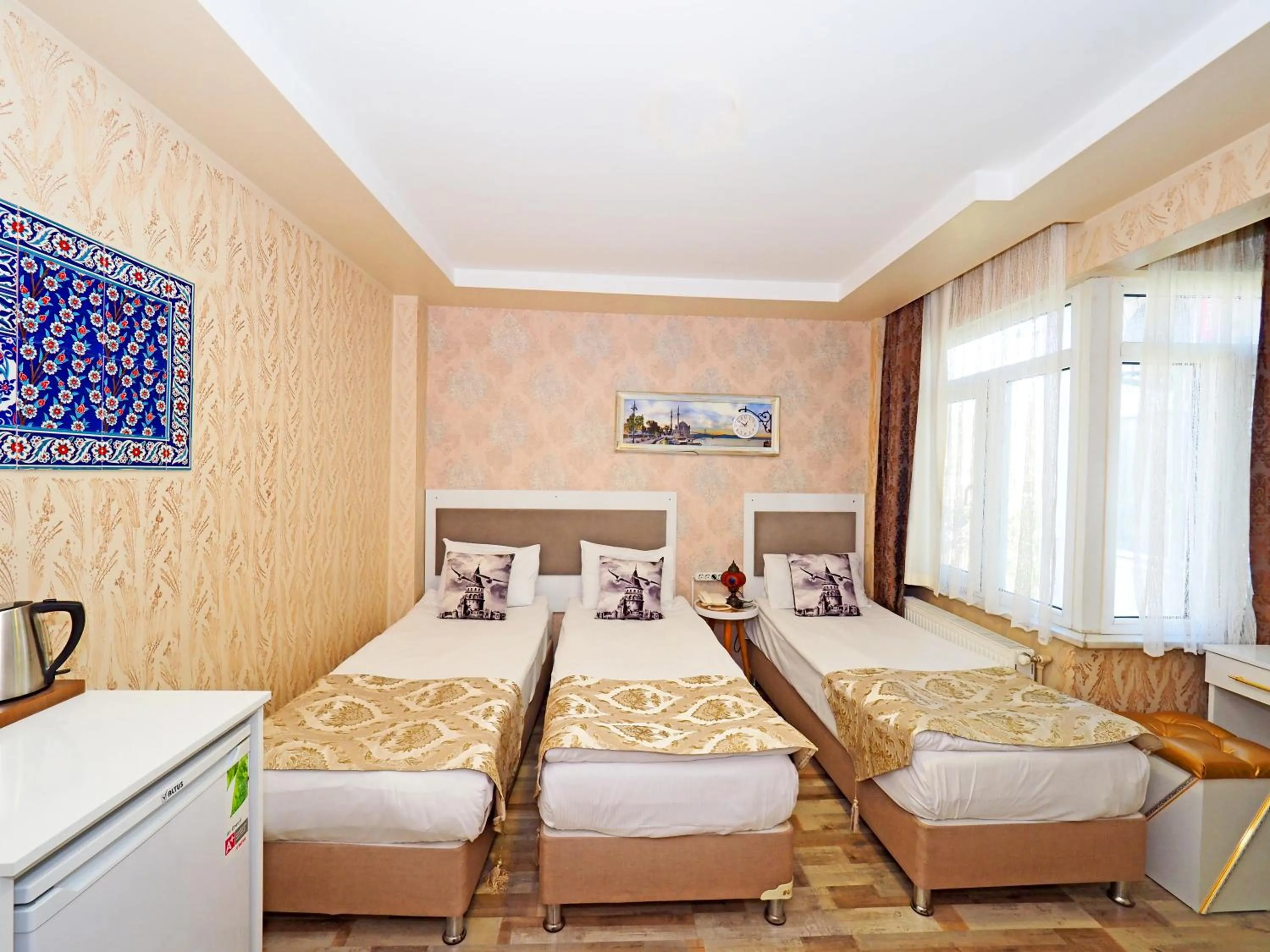 Photo of the whole room, Bed in Nagehan Hotel Old City