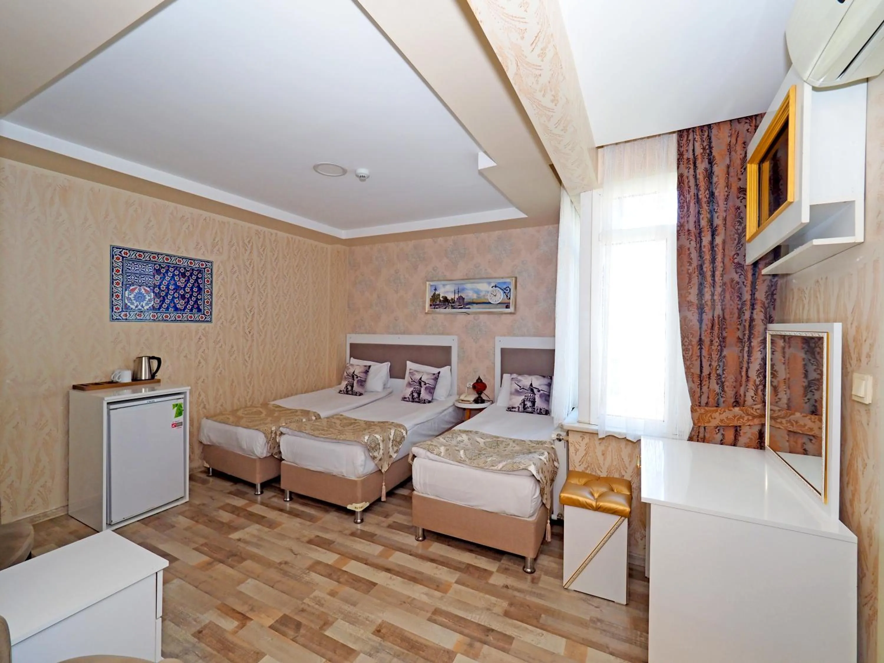 Photo of the whole room, Bed in Nagehan Hotel Old City