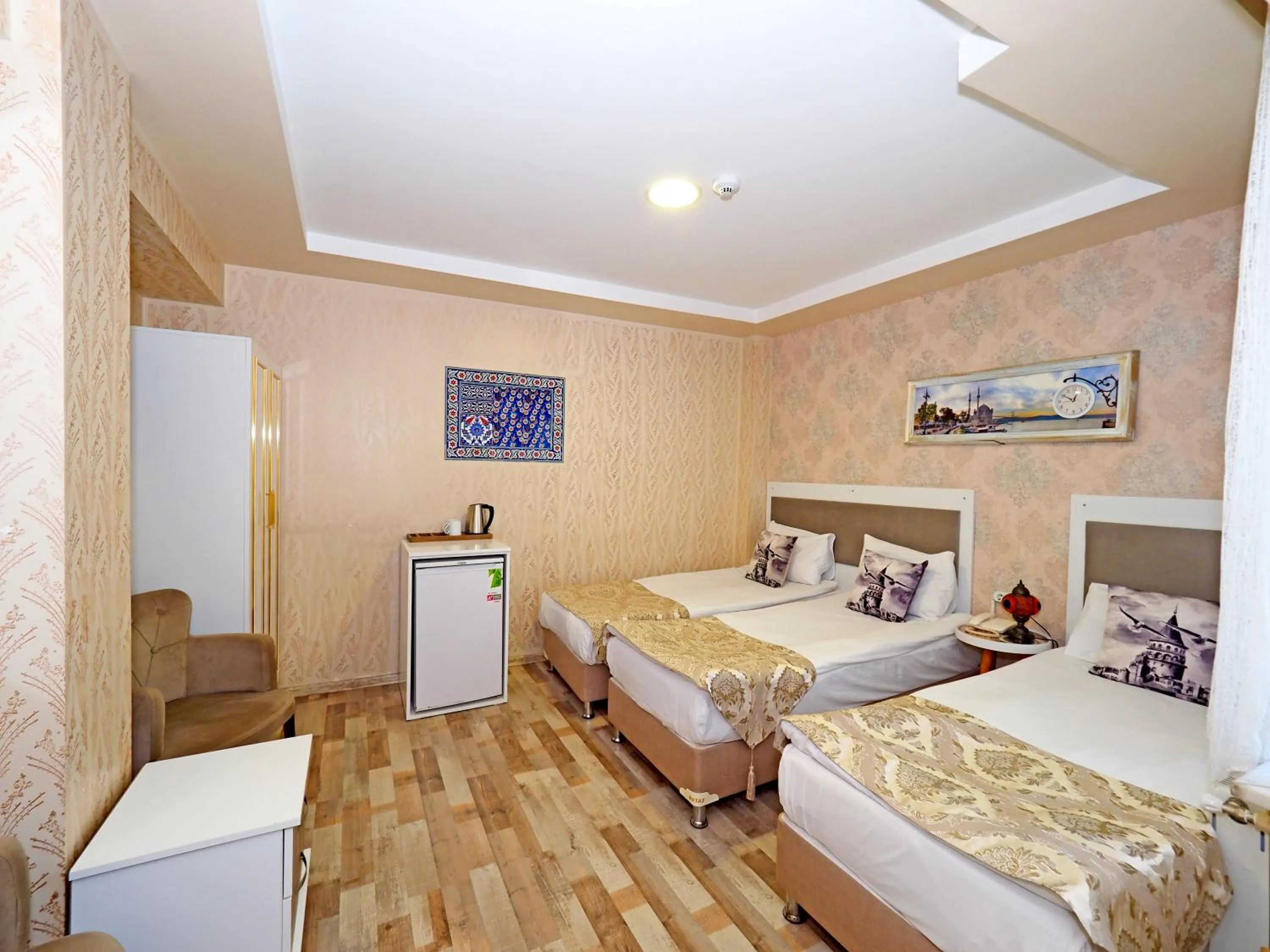 Photo of the whole room, Bed in Nagehan Hotel Old City