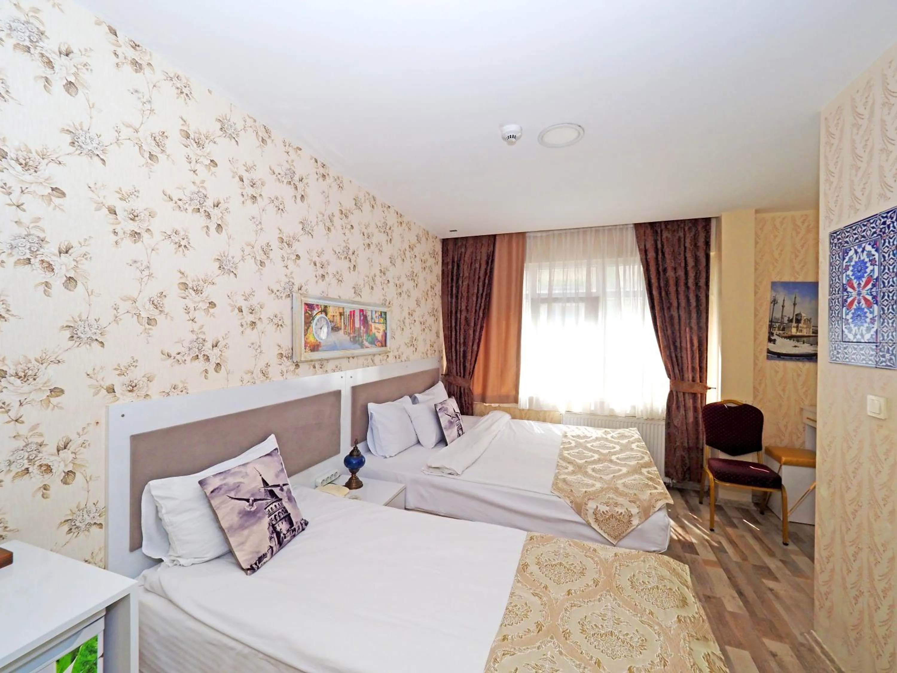 Photo of the whole room, Bed in Nagehan Hotel Old City