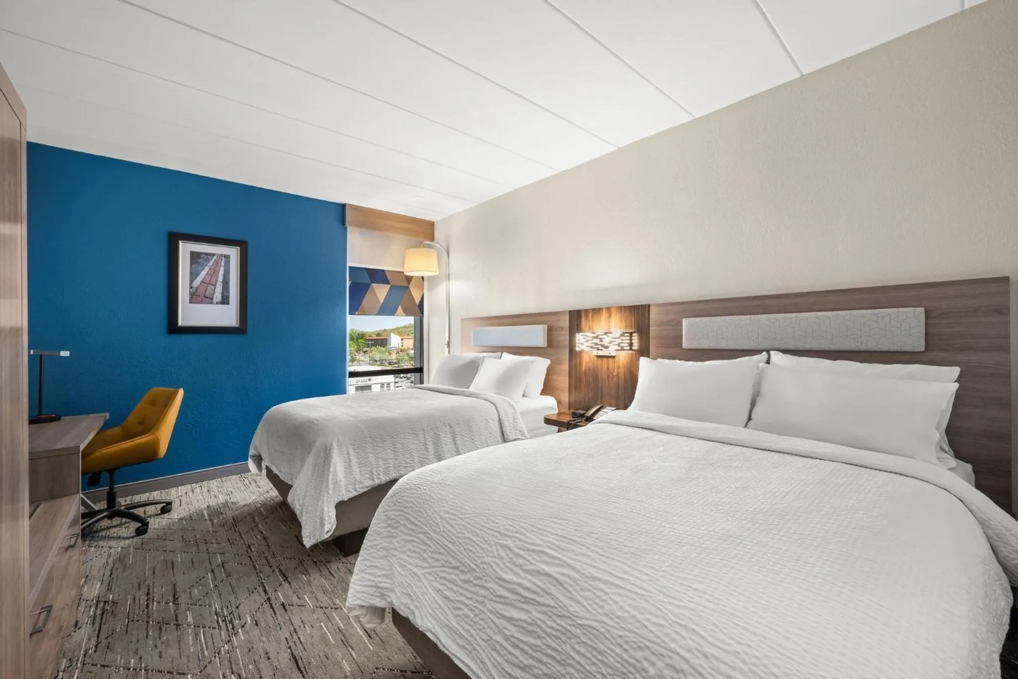 Photo of the whole room, Bed in Holiday Inn Express Boston North-Woburn by IHG
