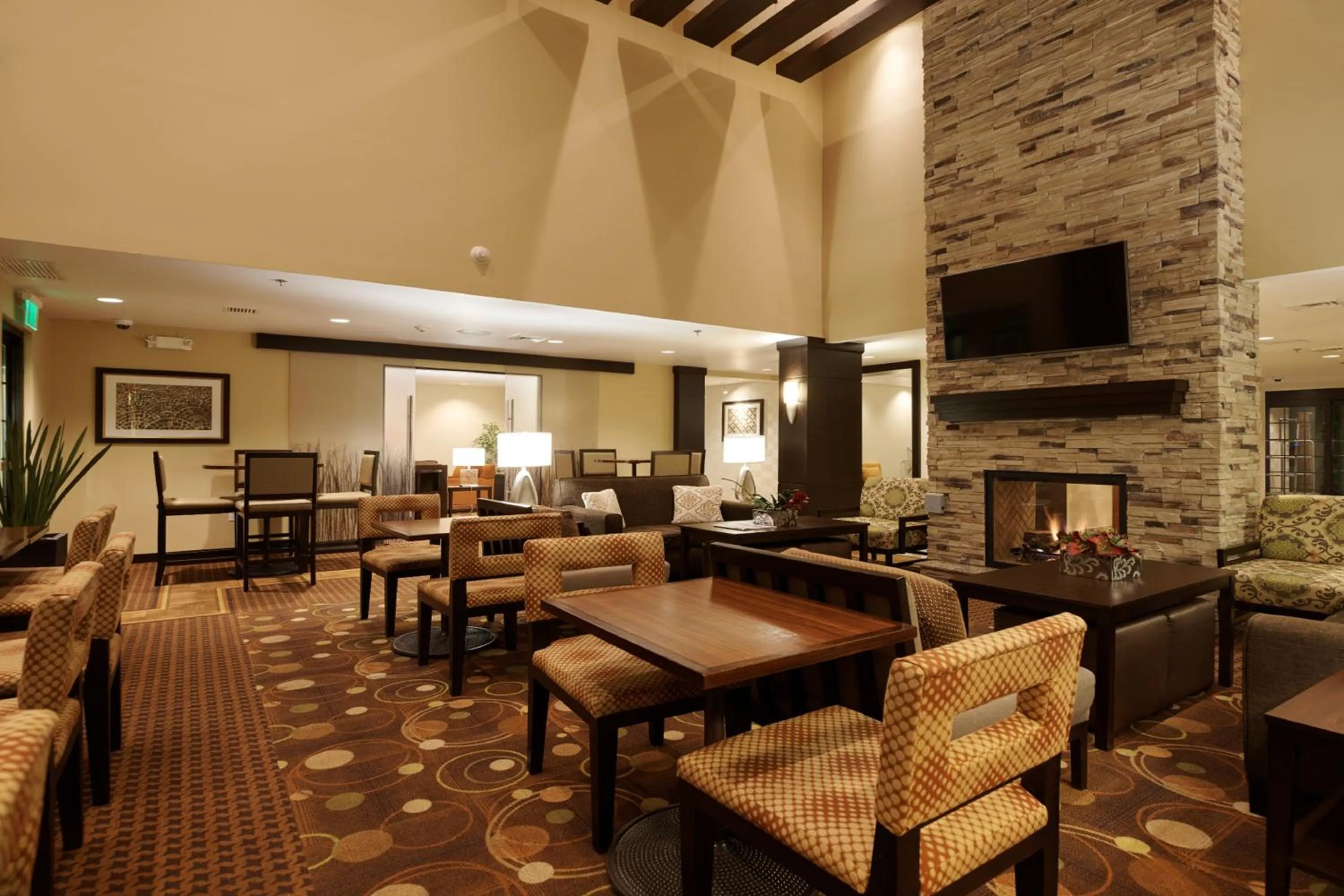 Restaurant/places to eat in Staybridge Suites Chihuahua by IHG