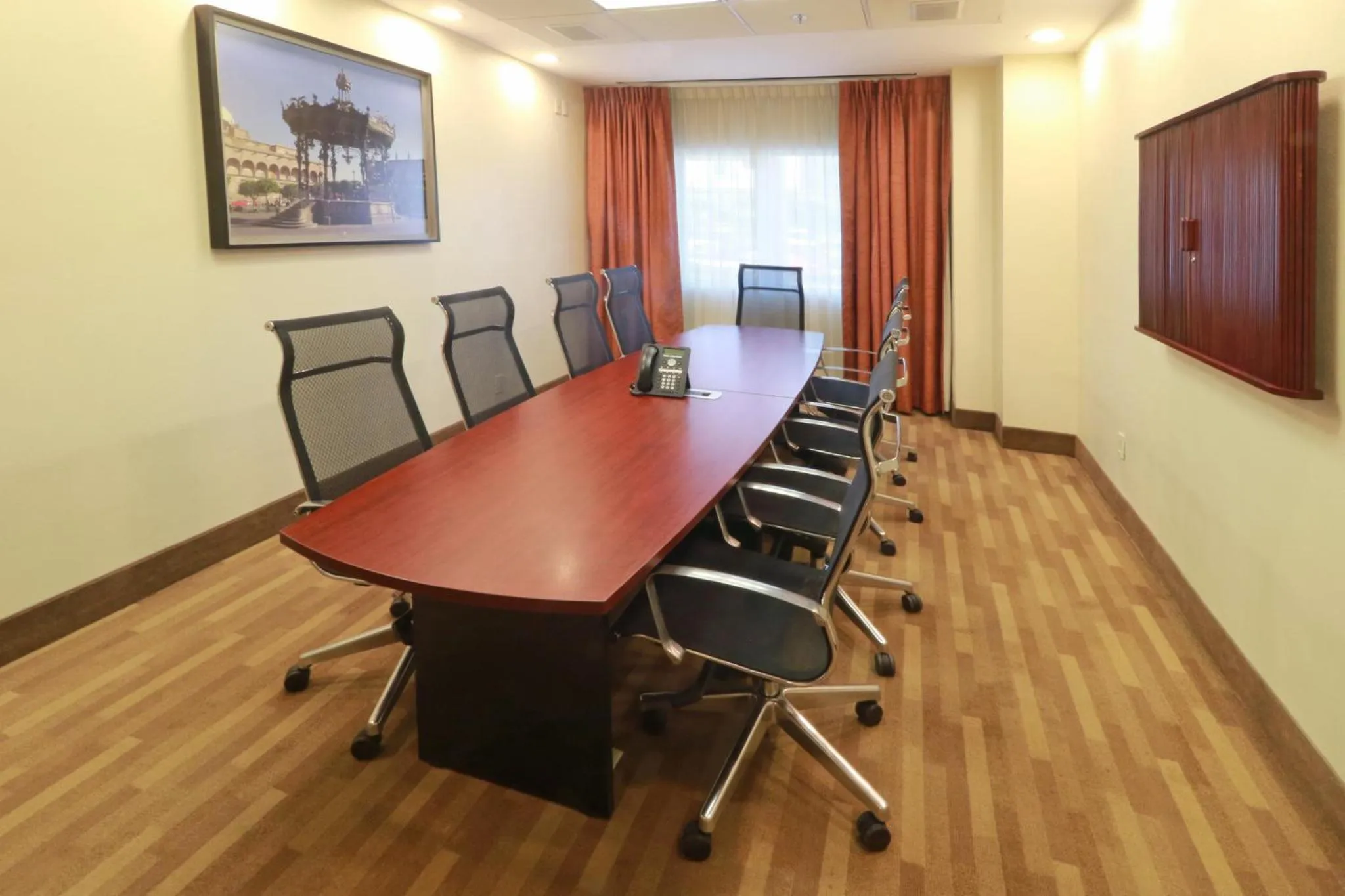 Meeting/conference room in Holiday Inn Express Guadalajara Aeropuerto by IHG