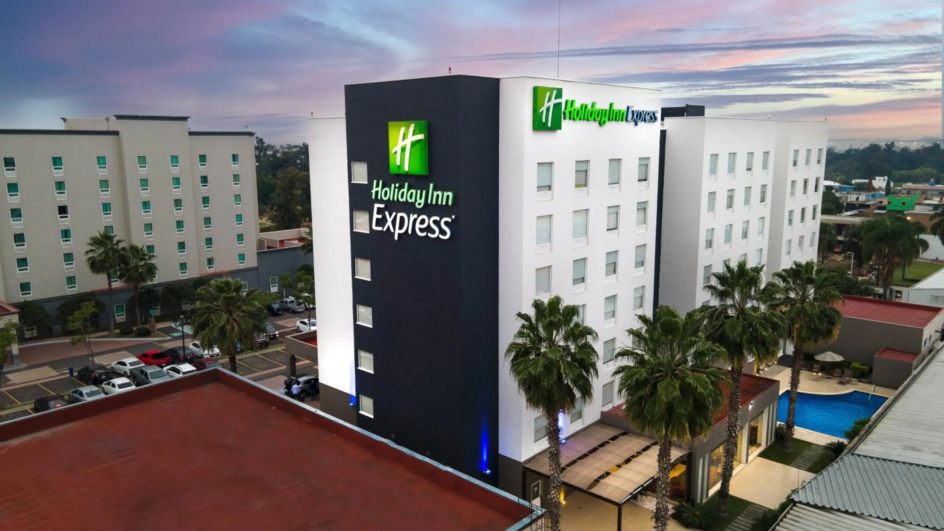 Property building in Holiday Inn Express Guadalajara Aeropuerto by IHG