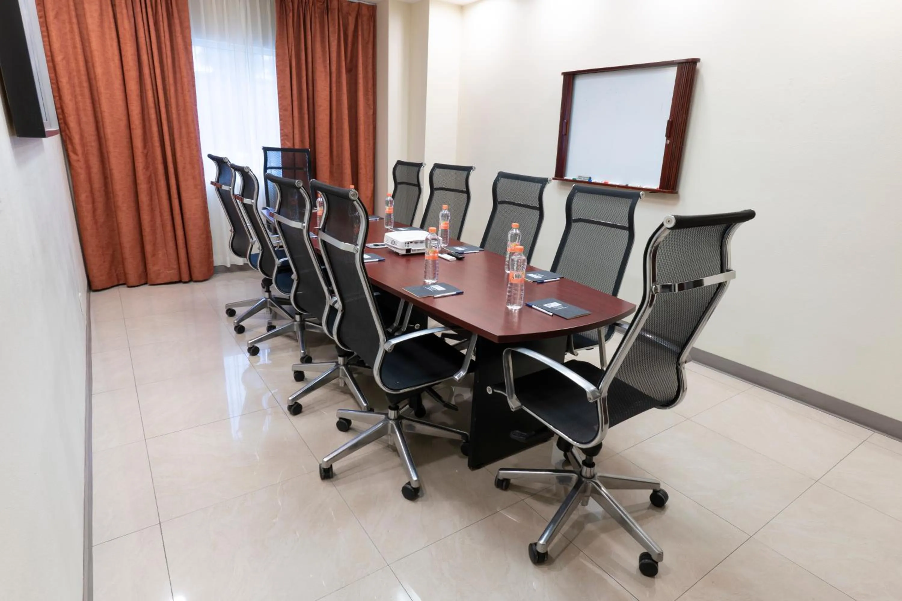 Meeting/conference room in Holiday Inn Express Guadalajara Aeropuerto by IHG