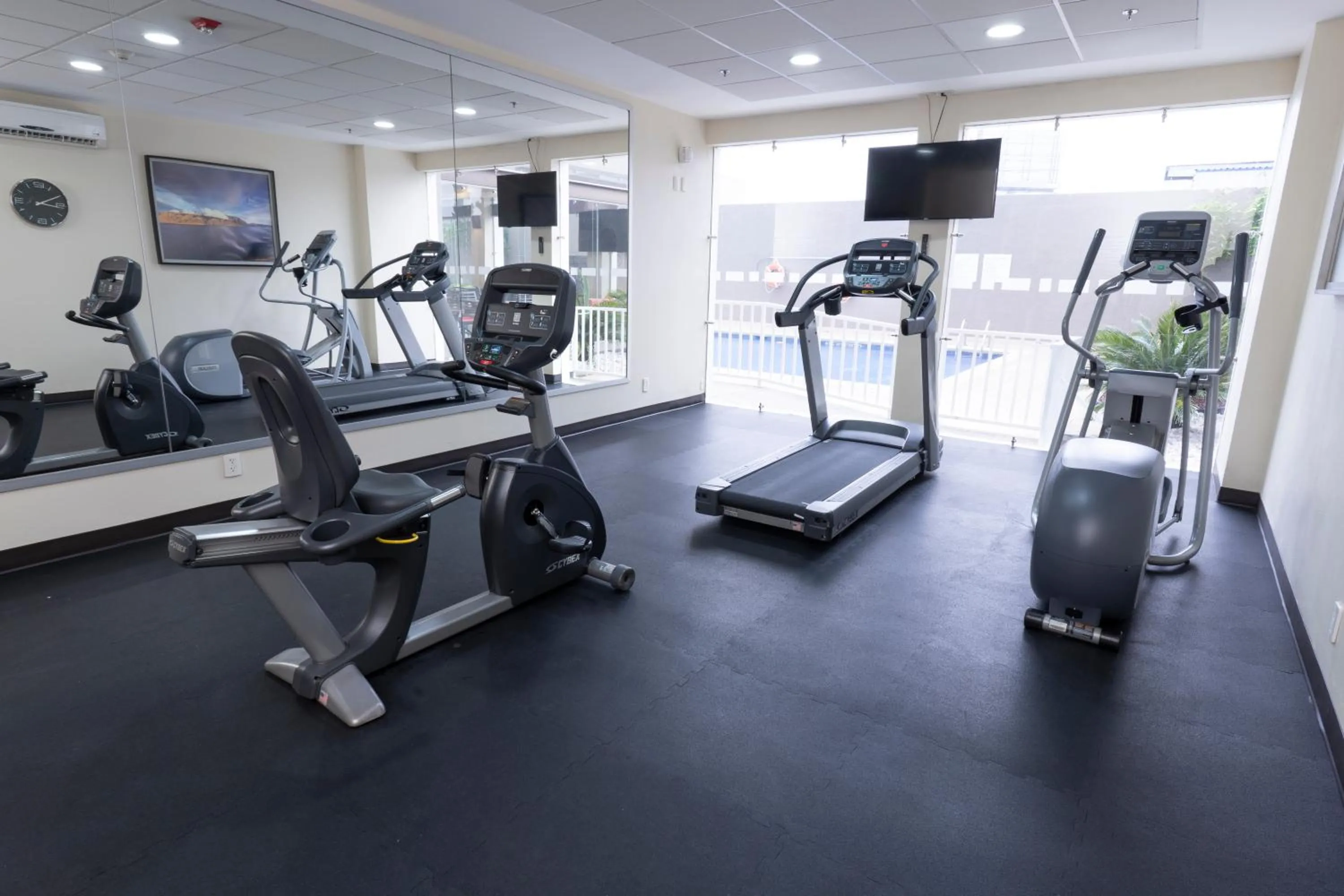Fitness centre/facilities in Holiday Inn Express Guadalajara Aeropuerto by IHG
