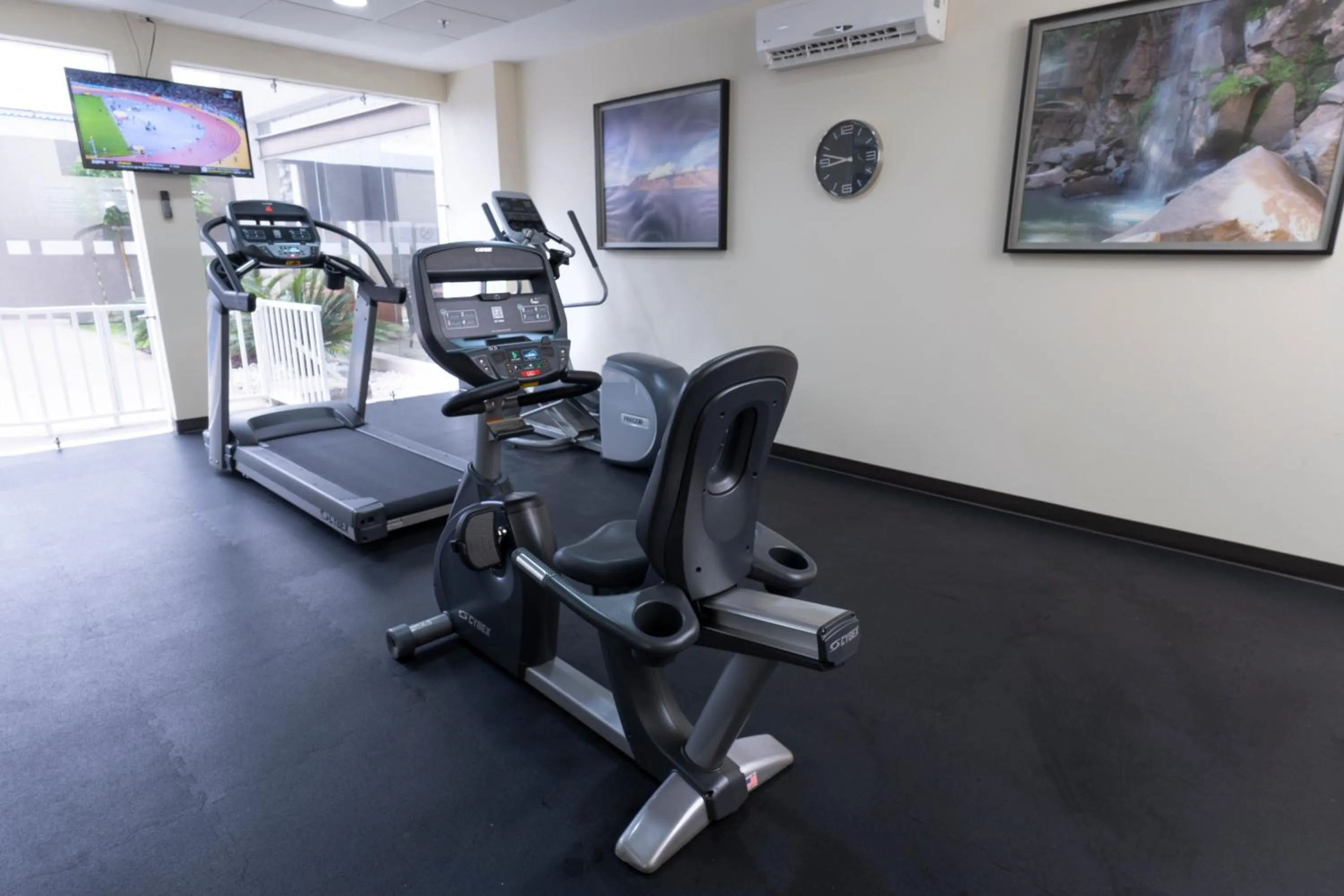 Fitness centre/facilities in Holiday Inn Express Guadalajara Aeropuerto by IHG