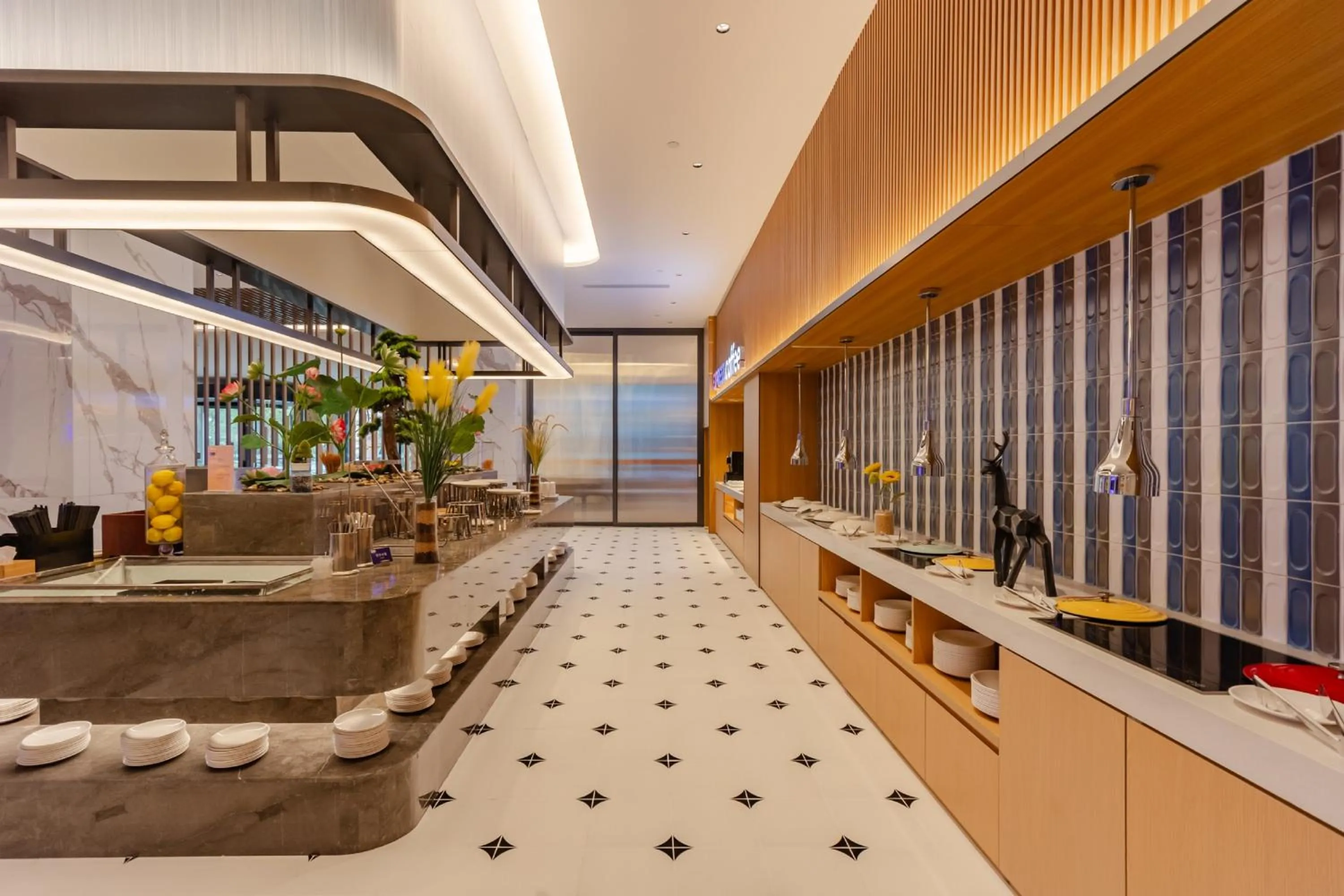 Restaurant/places to eat in Holiday Inn Express Hefei Huaihe Road