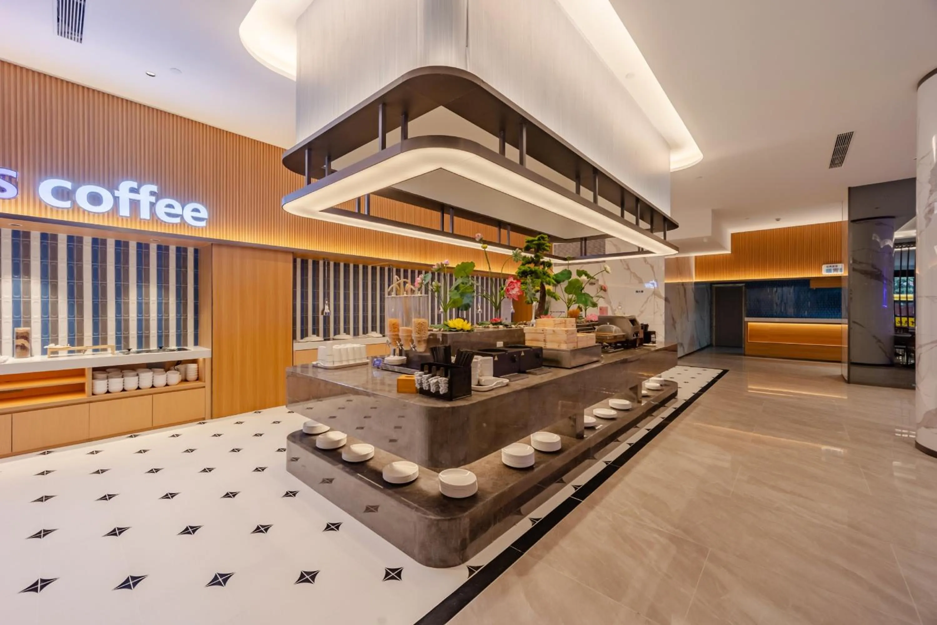 Restaurant/places to eat in Holiday Inn Express Hefei Huaihe Road